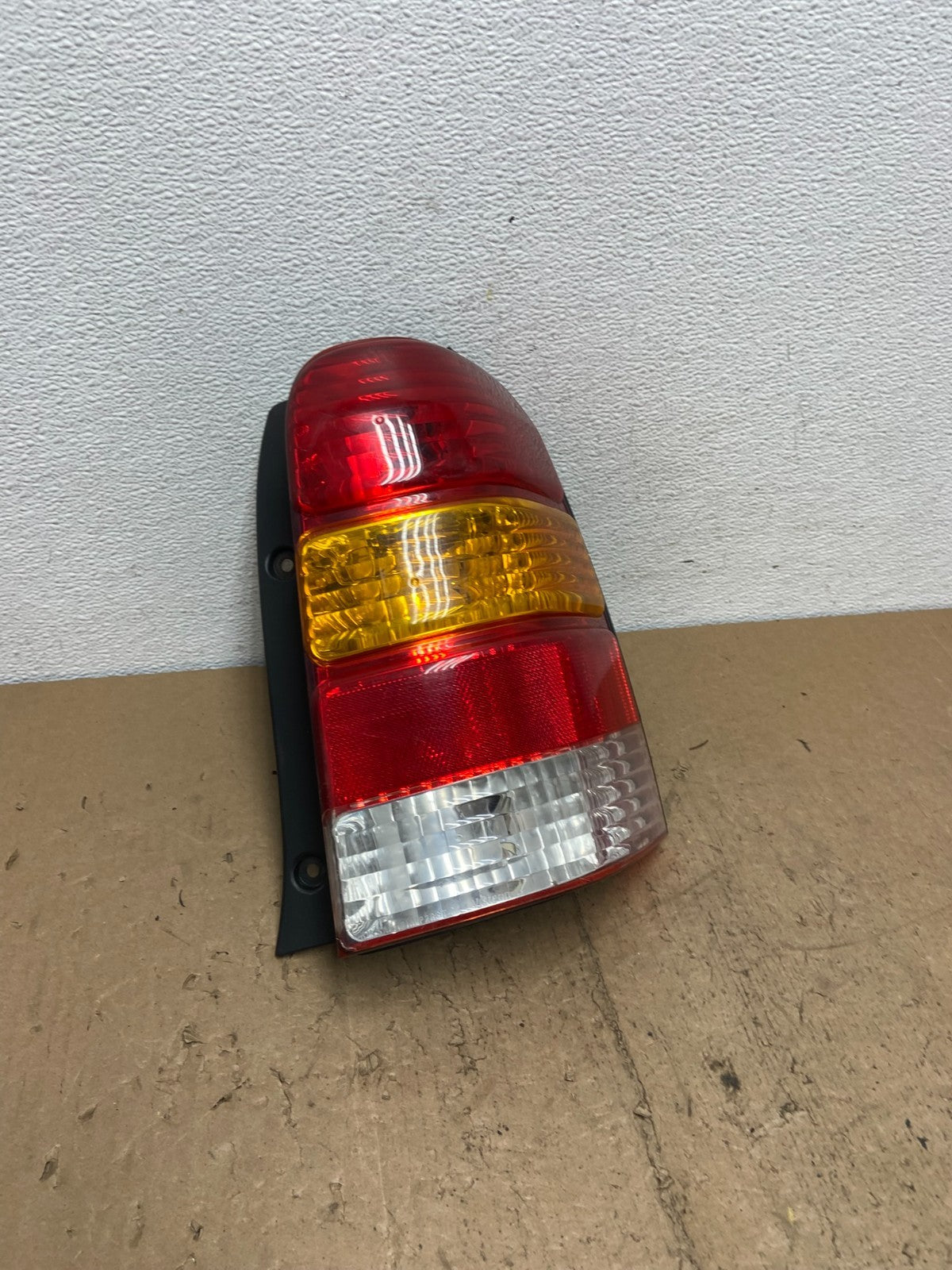 2001 to 2007 Ford Escape Right Passenger RH Side Tail Light AC7346 DW2