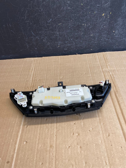 2013 to 2018 Nissan Pathfinder Radio Audio Climate Control AD7093 DG3