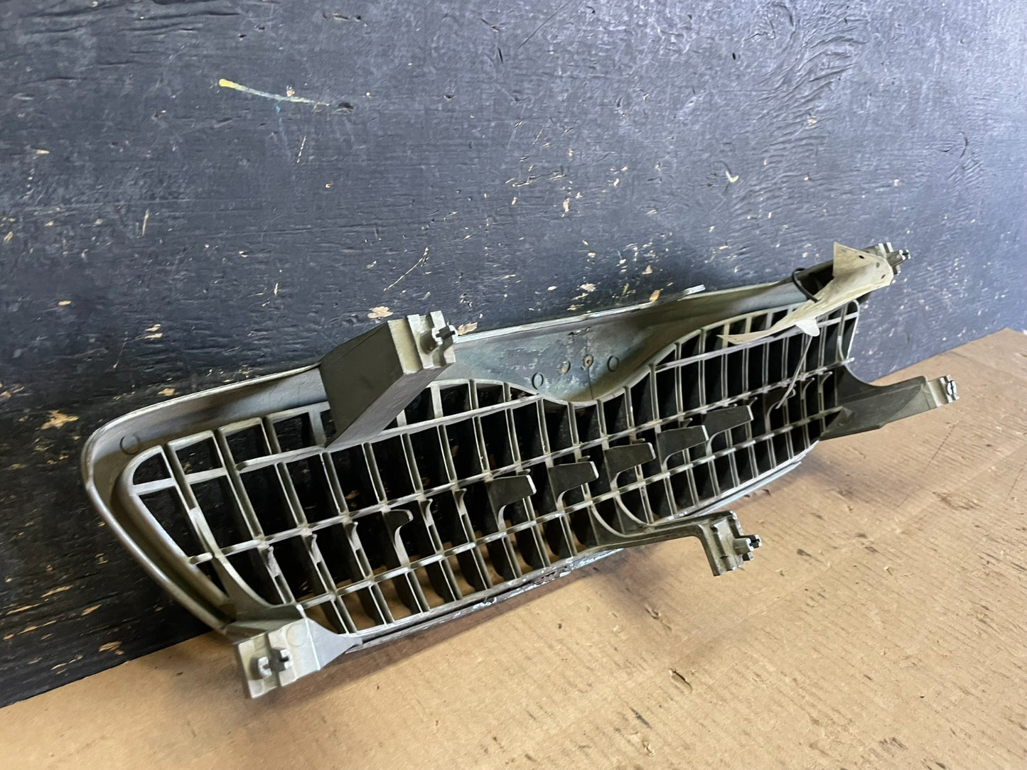 1998 1999 Mazda 626 Front Upper Grill Grille Oem AA5945 DG5
