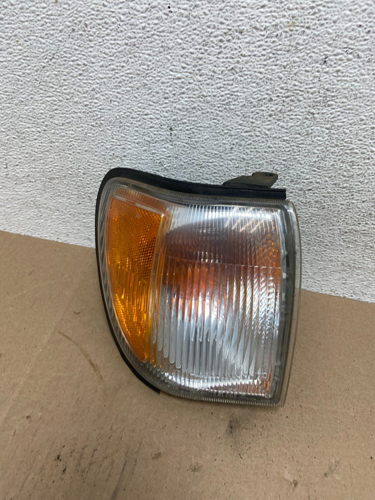 1999 to 2004 Nissan Pathfinder Passenger Corner Park Light Turn Signal AE7245 DW0
