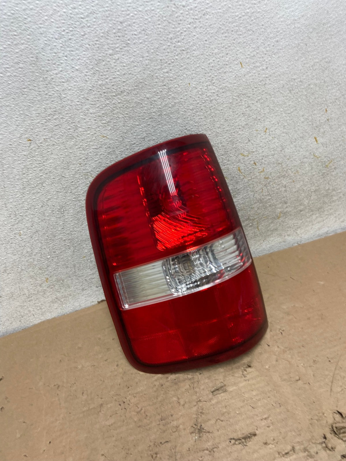 2004 to 2008 Ford F150 F-150 Left Driver LH Side Tail Light AI1138 LK2