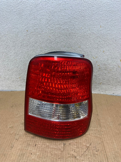 2003 2004 2005 Kia Sedona Right Passenger RH Side Tail Light AI7834 LK0
