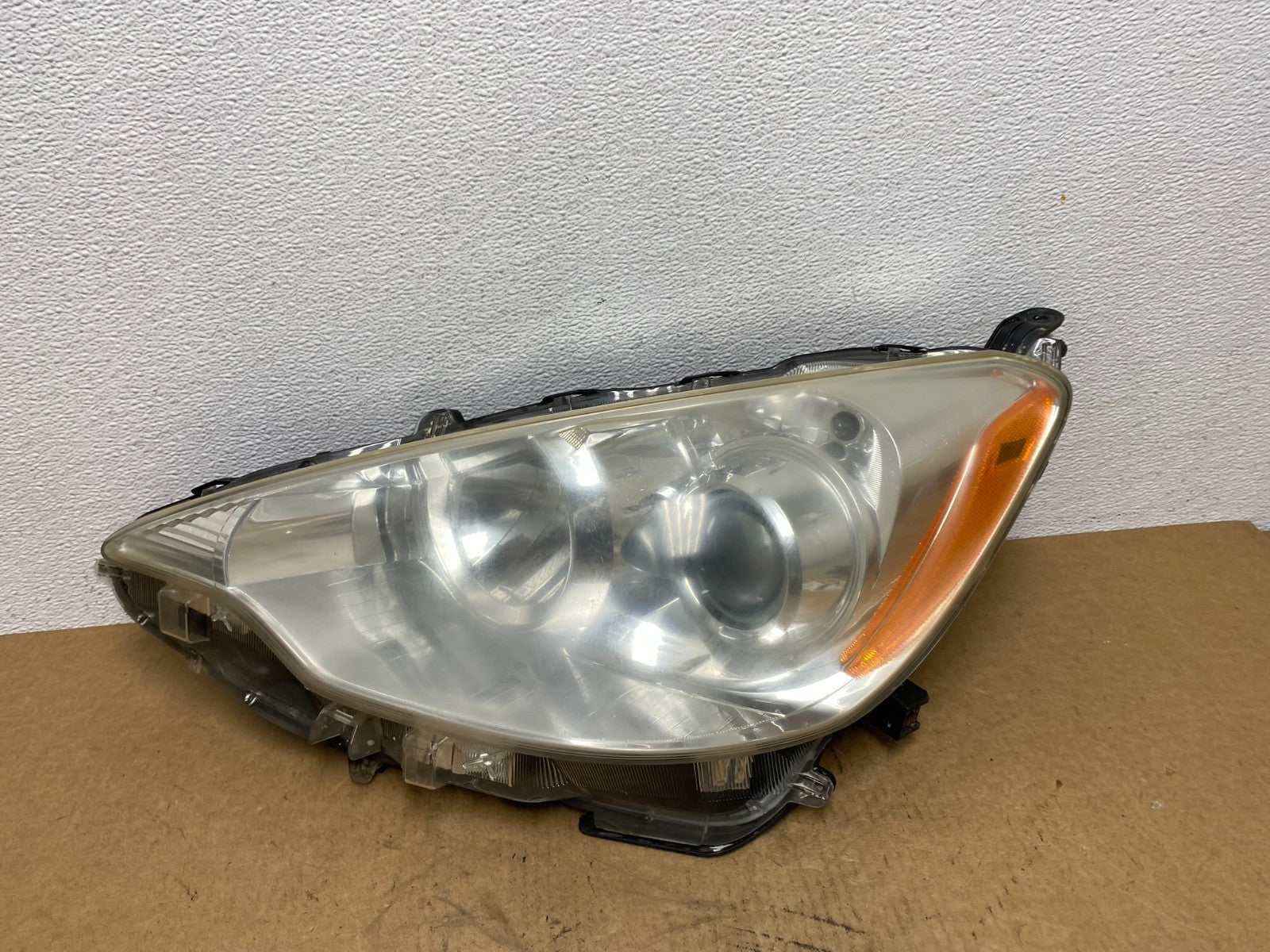 2012 2013 2014 Toyota Prius C Left Driver LH Side Halogen Headlight AC2996 DW0