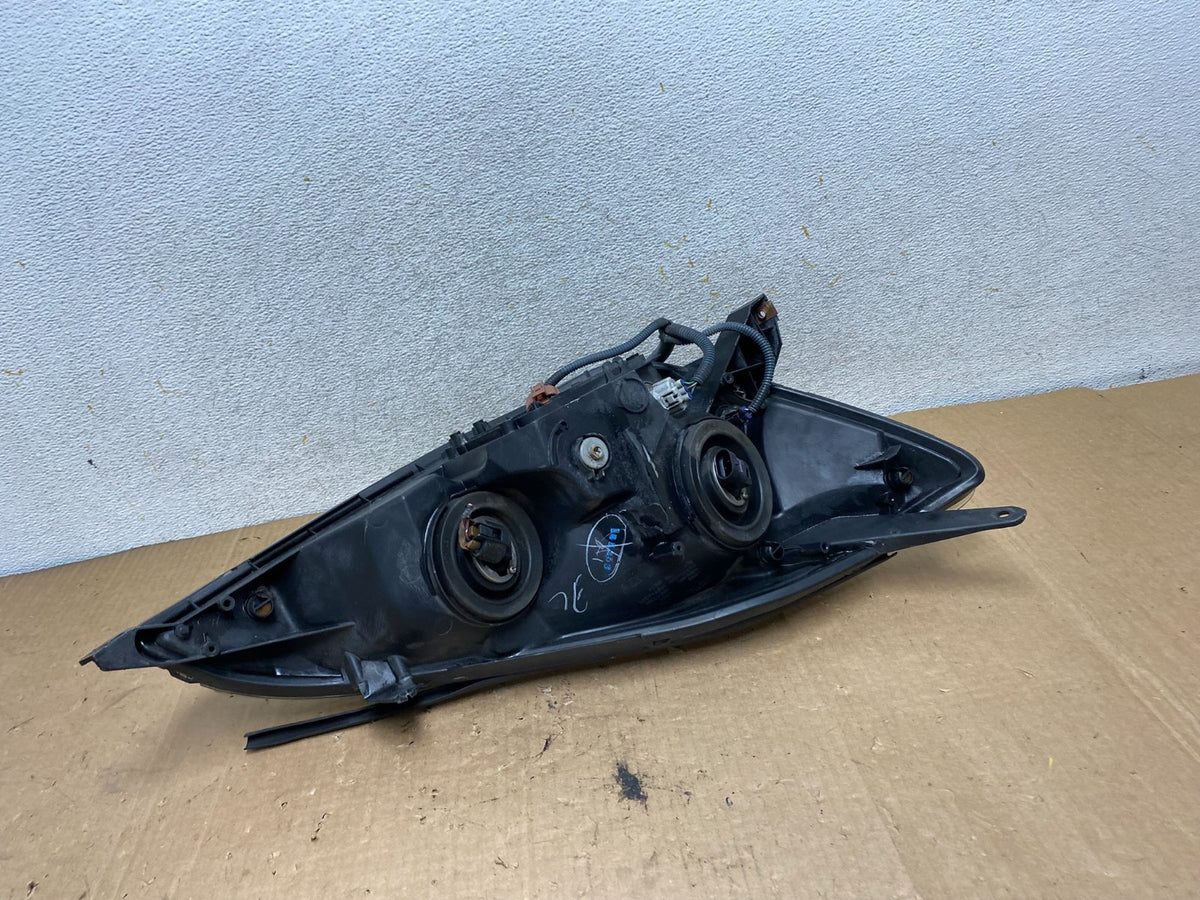 2004-2005 Toyota Sienna Left Driver LH Side Halogen Headlight AI9037 DW5