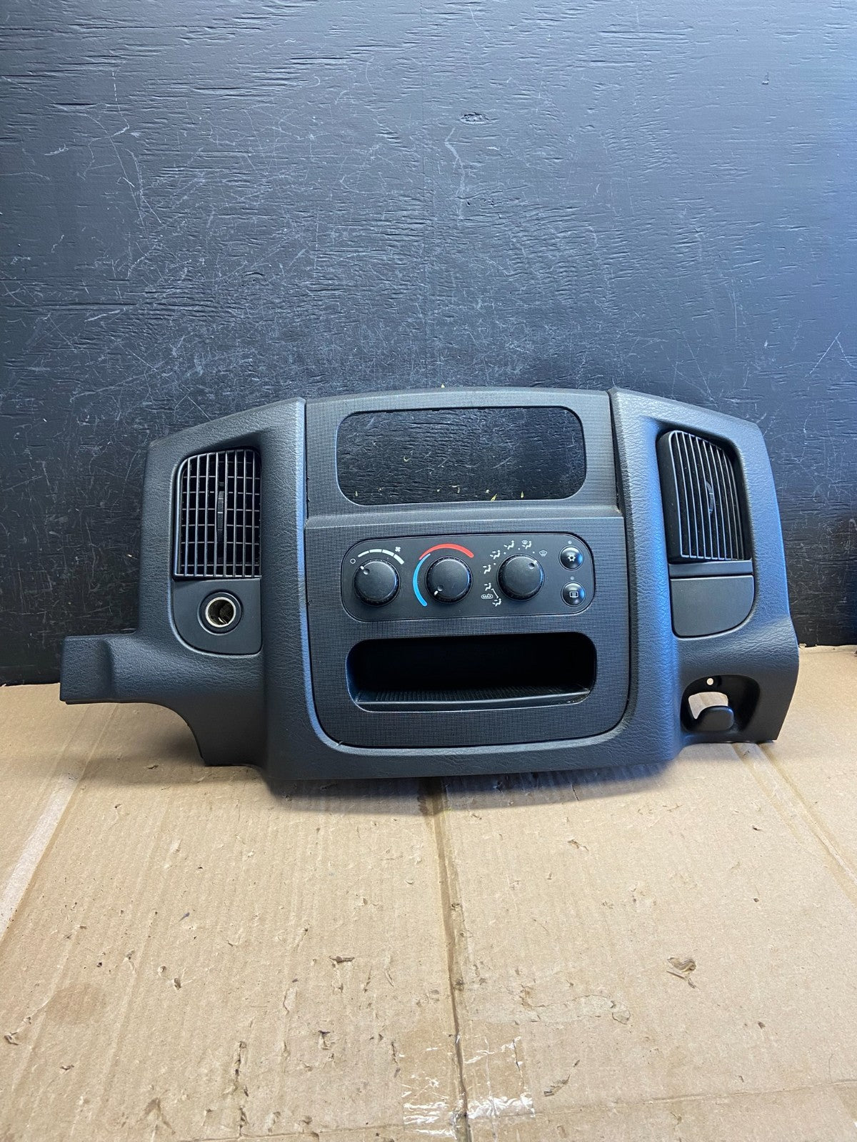 2002 to 2005 Dodge Ram Radio Climate Control Dash Air Vent Bezel Trim AI2676 DG0