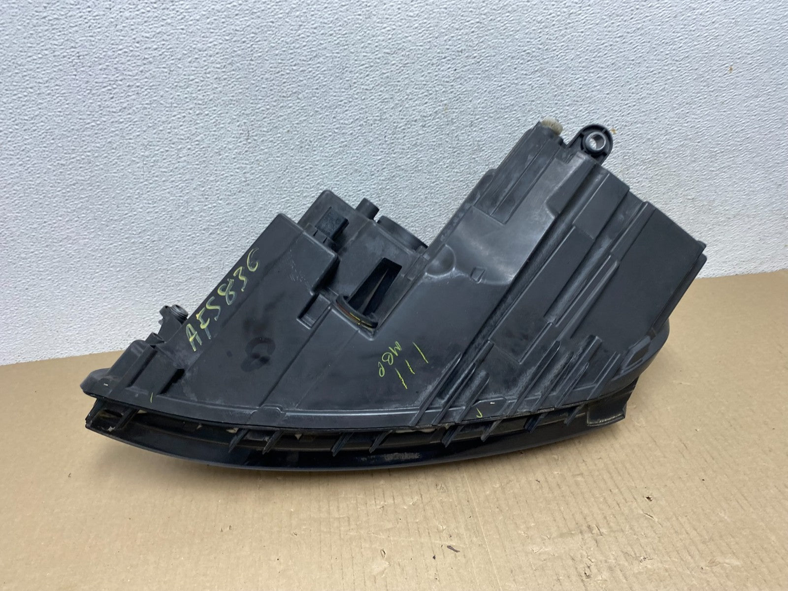 2011 to 2014 Volkswagen Jetta Right Passenger RH Headlight Halogen AF5836 DW7