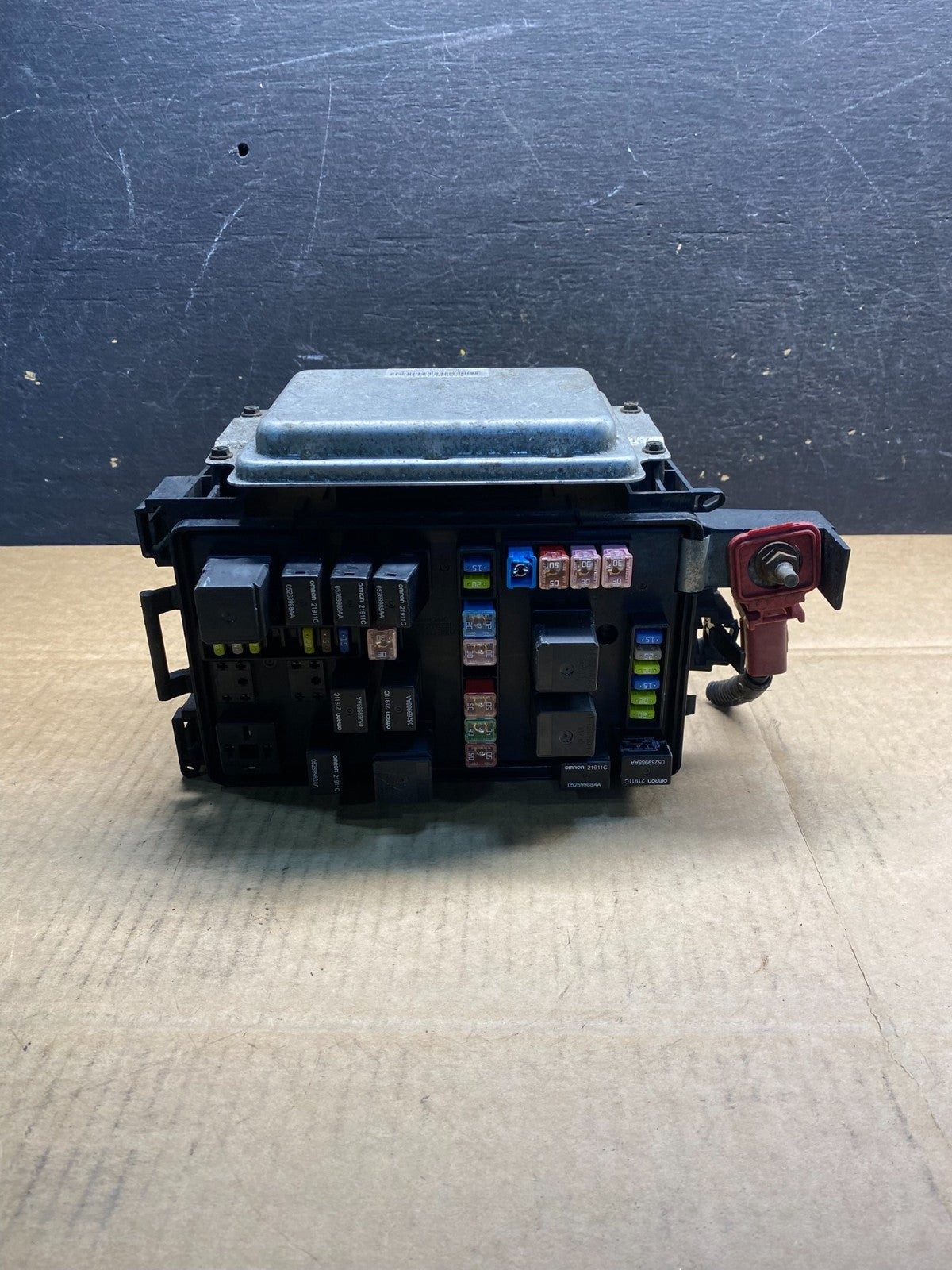 2005 2006 Dodge Magnum Engine Fuse Box p05087166ai AB3951DG5