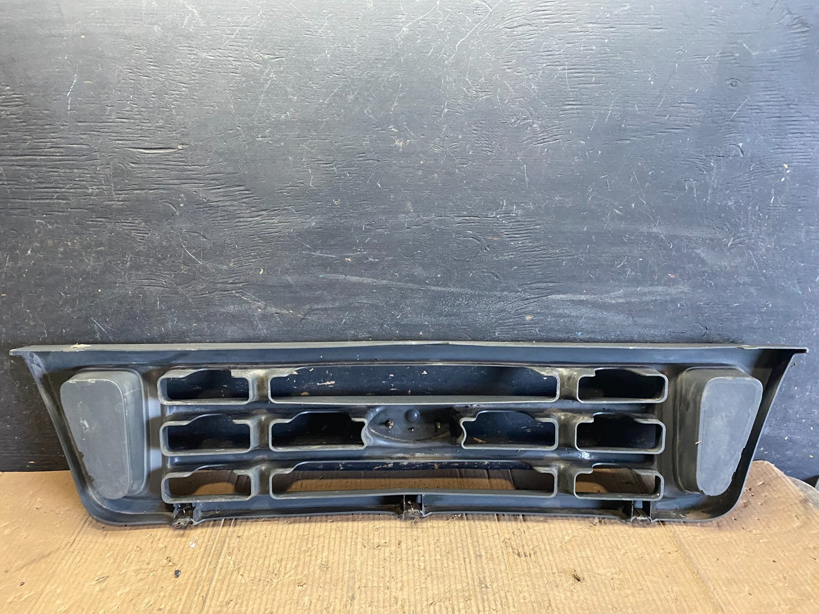 2003 to 2007 Ford Econoline E150 E250 E350 Front Grille Grille OEM S9571 DG3