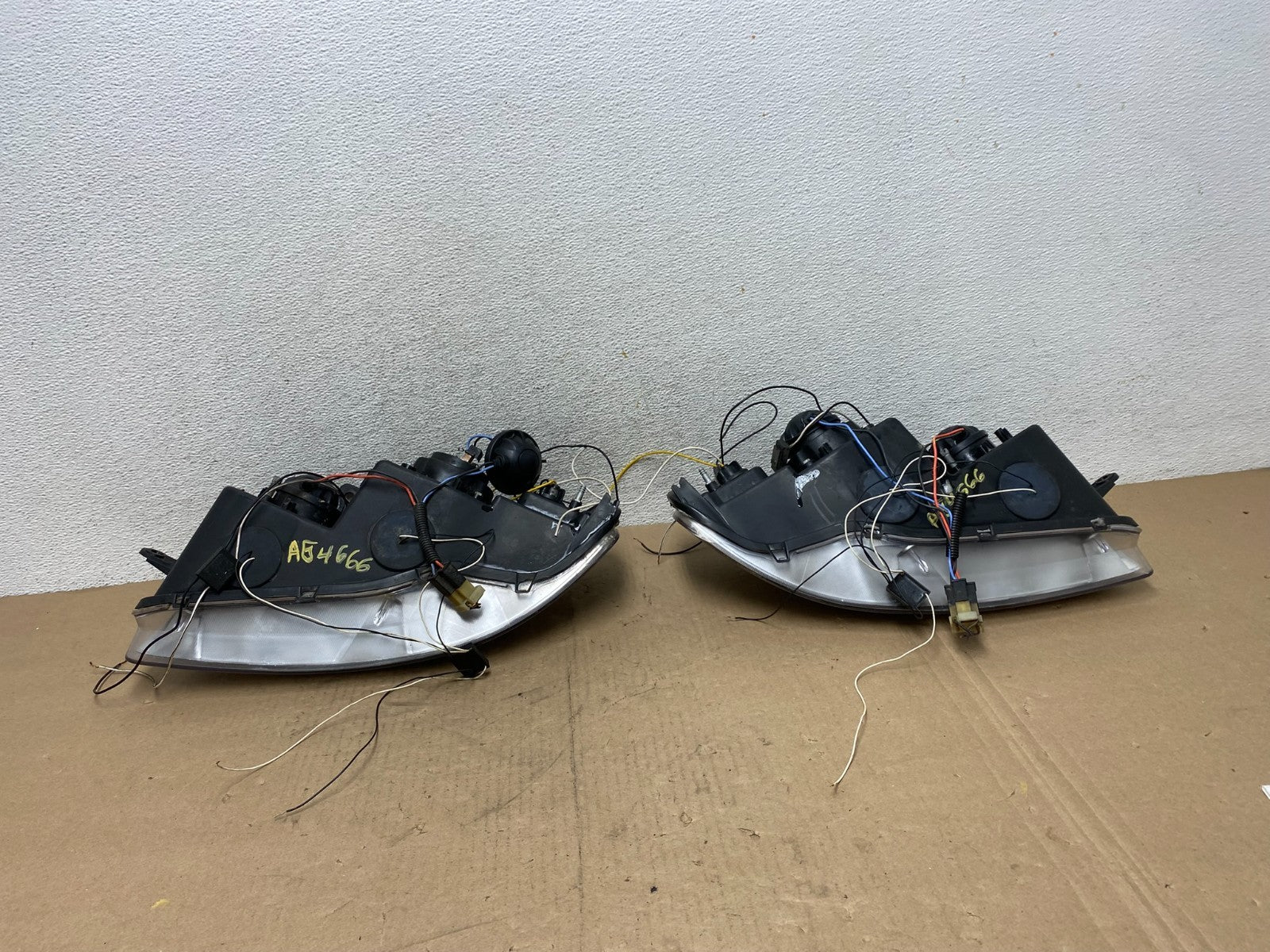 2004 to 2006 Chevrolet Aveo Sedan Aveo5 Left+Right Side Headlights AG46668