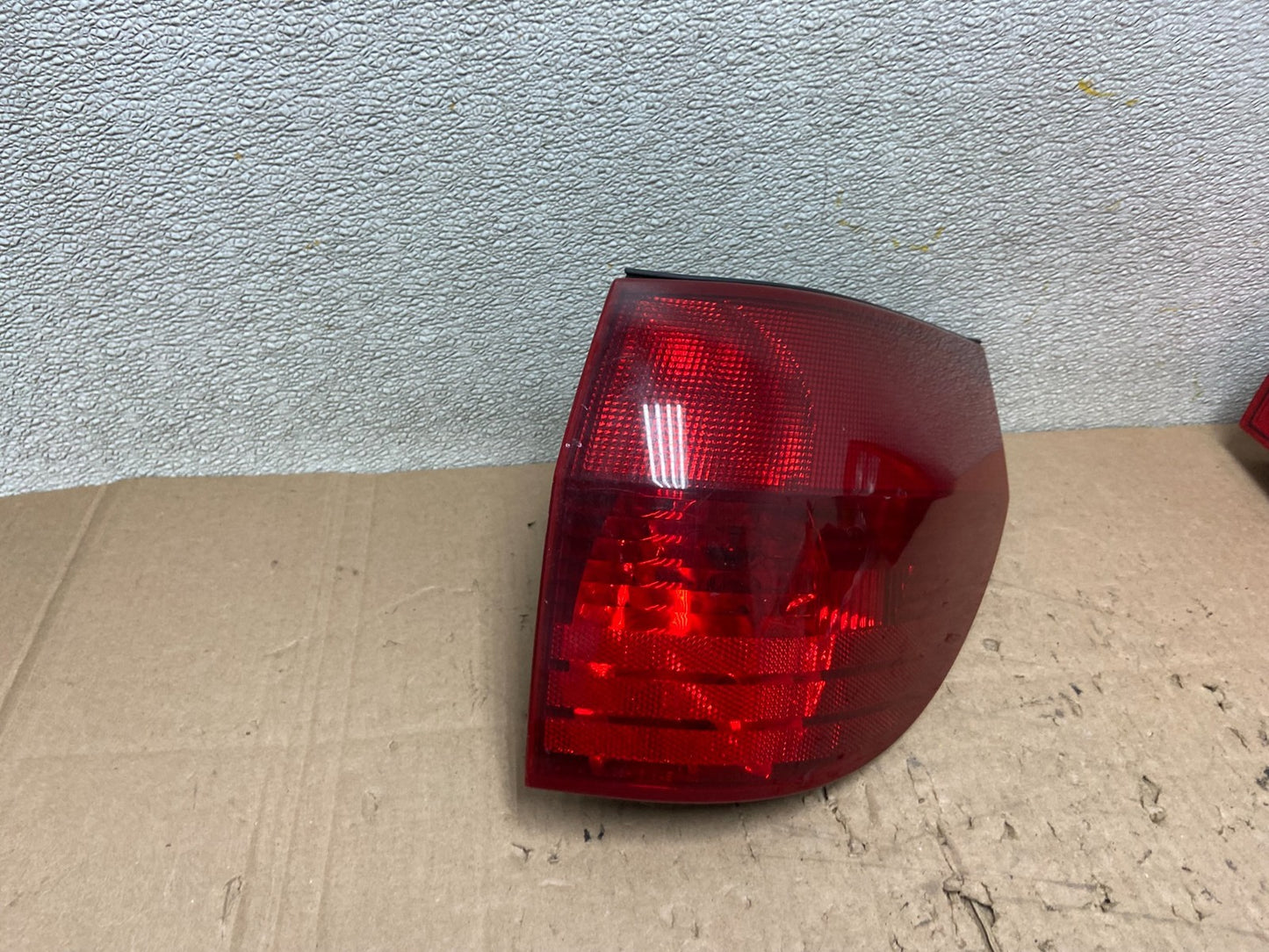 2004-2005 Toyota Sienna Right Passenger Rh Side Tail Light Oem Y0250 DW2