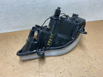 2011 to 2016 Chrysler Town and Country Right Passenger Headlight X9033 DW11