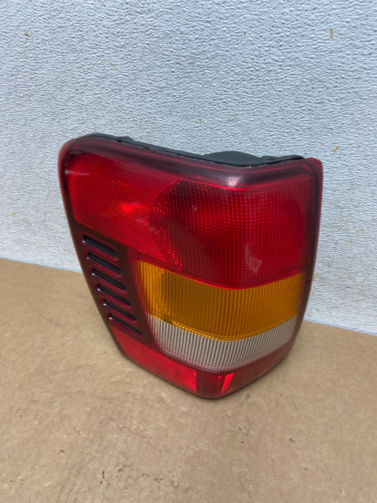1999 - 2004 Jeep Grand Cherokee WJ Left Driver Lh Tail Light AI3356 LK0