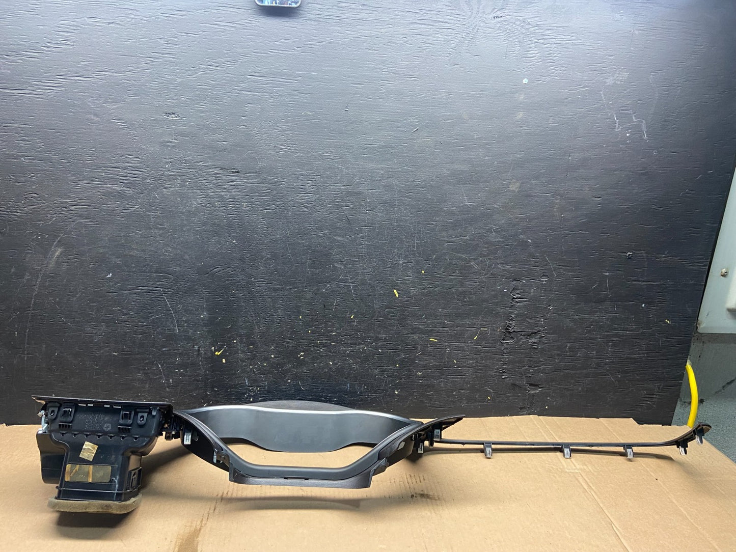 2015-2017 Chrysler 200 Speedometer Cluster Dash Bezel Trim W/ Vent OEM q7213 DG3