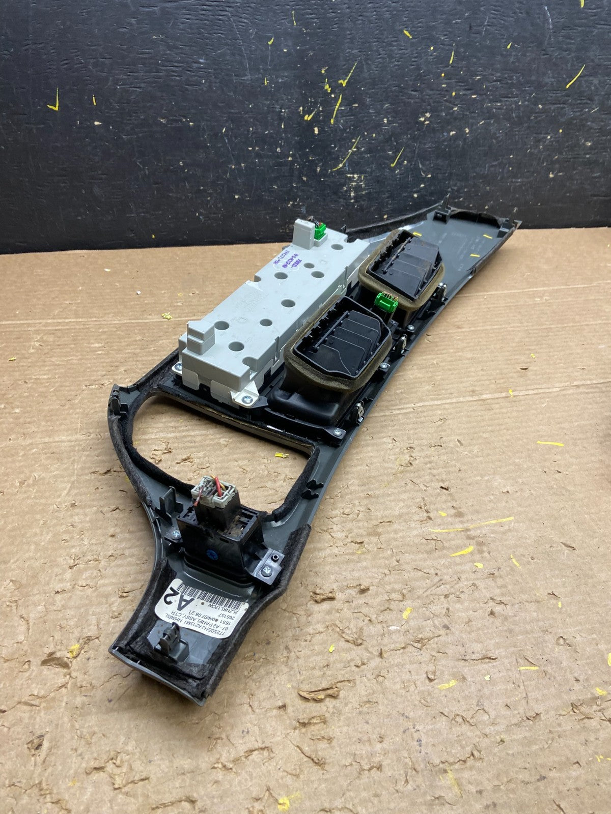 2005 to 2010 Honda Odyssey  Radio Climate Control Dash Trim Bezel W1891 DG4