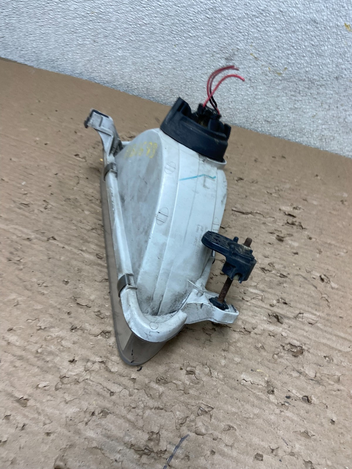 1998 to 2000 Toyota Corolla Front Left Driver Side Headlight AB1698 DW5