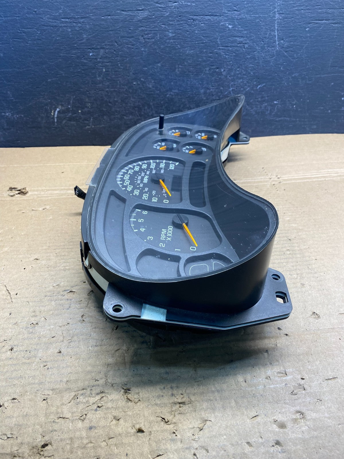 2003 to 2006 Chevrolet Silverado Yukon Cluster Gauge Speedometer AD6579 DG1