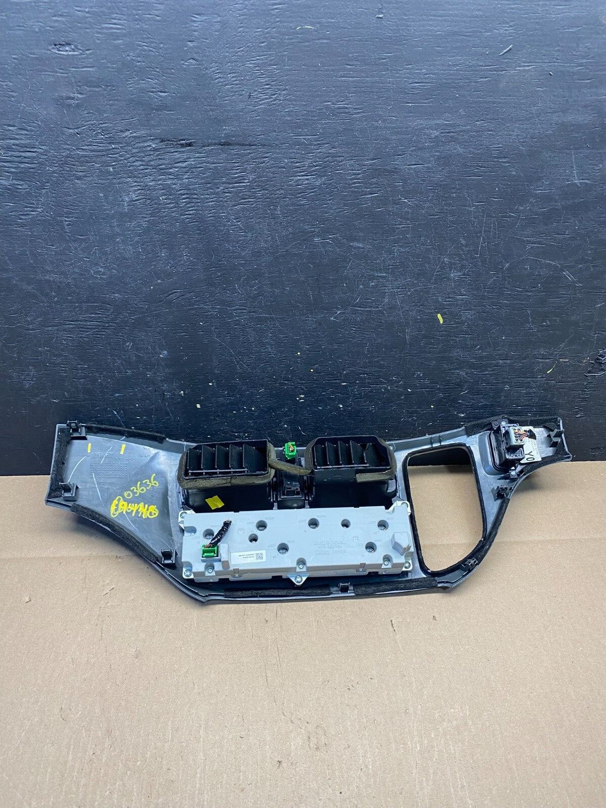 2005 to 2010 Honda Odyssey  Radio Climate Control Dash Trim Bezel O3636 PS5