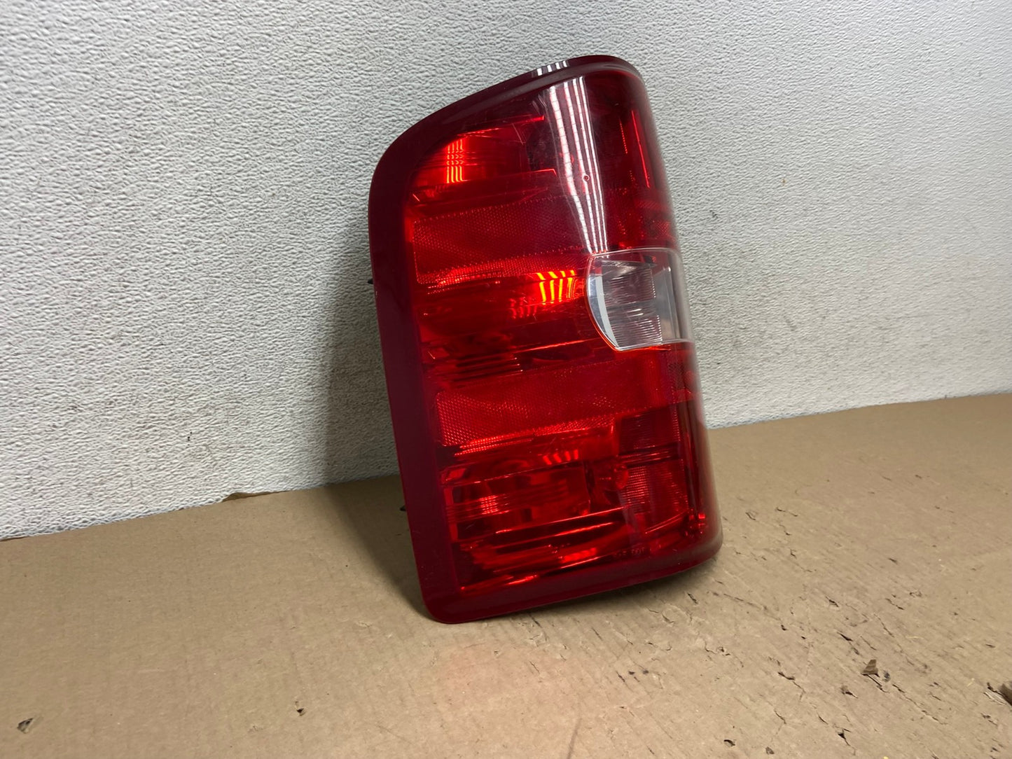 2007 to 2013 Chevrolet Silverado Left Driver LH Side Tail Light AG8084 LK1