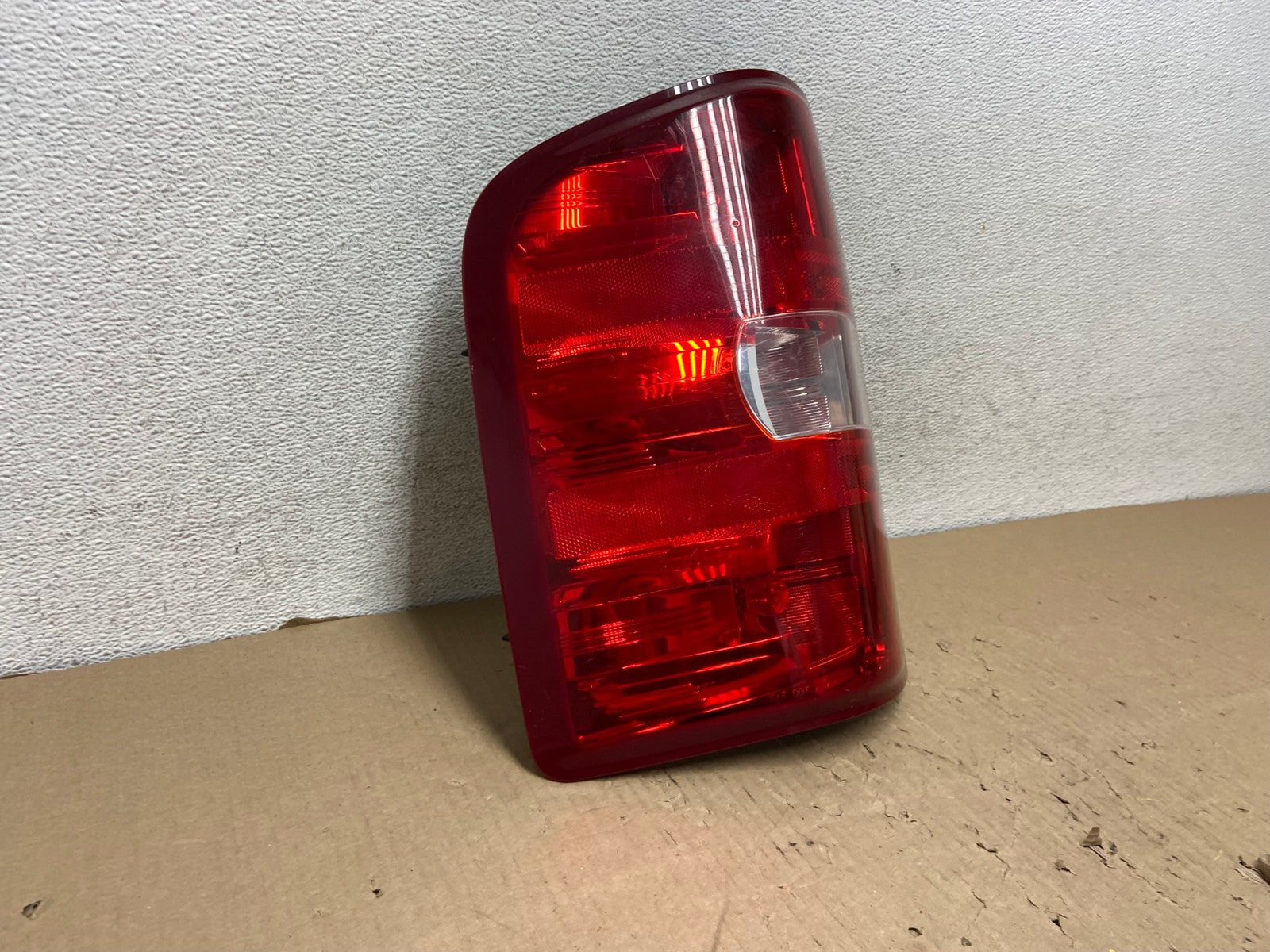 2007 to 2013 Chevrolet Silverado Left Driver LH Side Tail Light AG8084 LK1