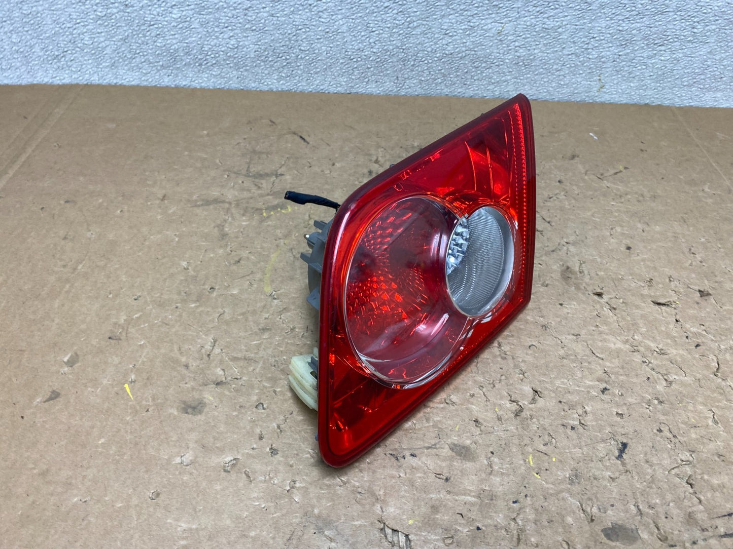 2003 2004 2005 Mazda 6 Right Passenger Inner Tail Light Taillight OEM V6109 DW2