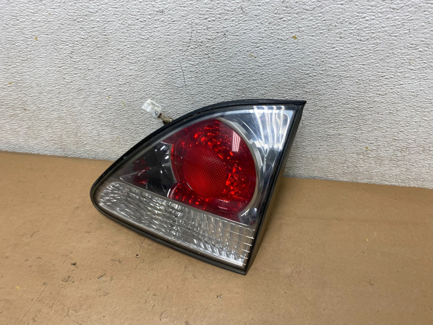 2000-2003 Lexus RX300 Right Passenger Side Rear Inner Tail Light H5896 DG11