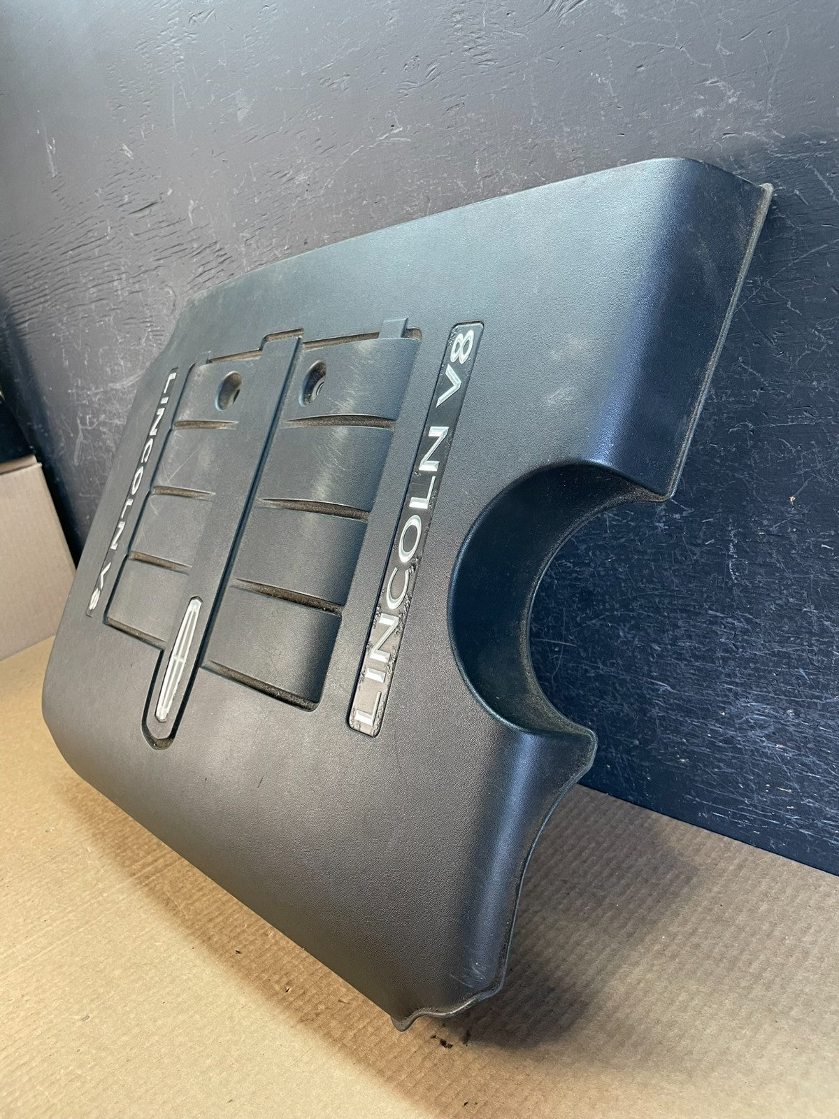 2002 to 2004 Lincoln Navigator 5.4L V8 Engine Motor Cover AF3670 DG1