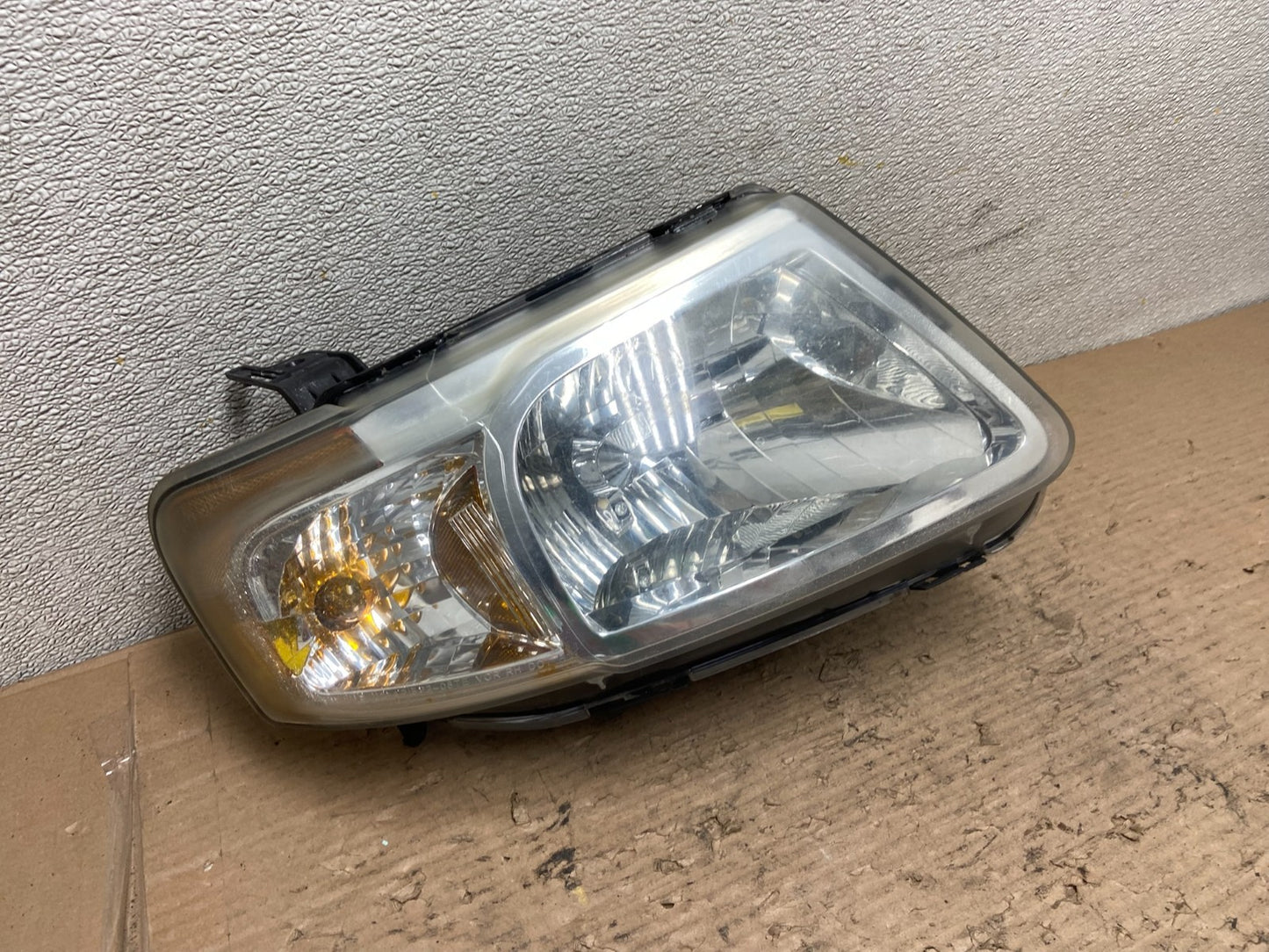 2008 to 2011 Mazda Tribute Right Passenger Rh Headlight Oem AA9732 DG2