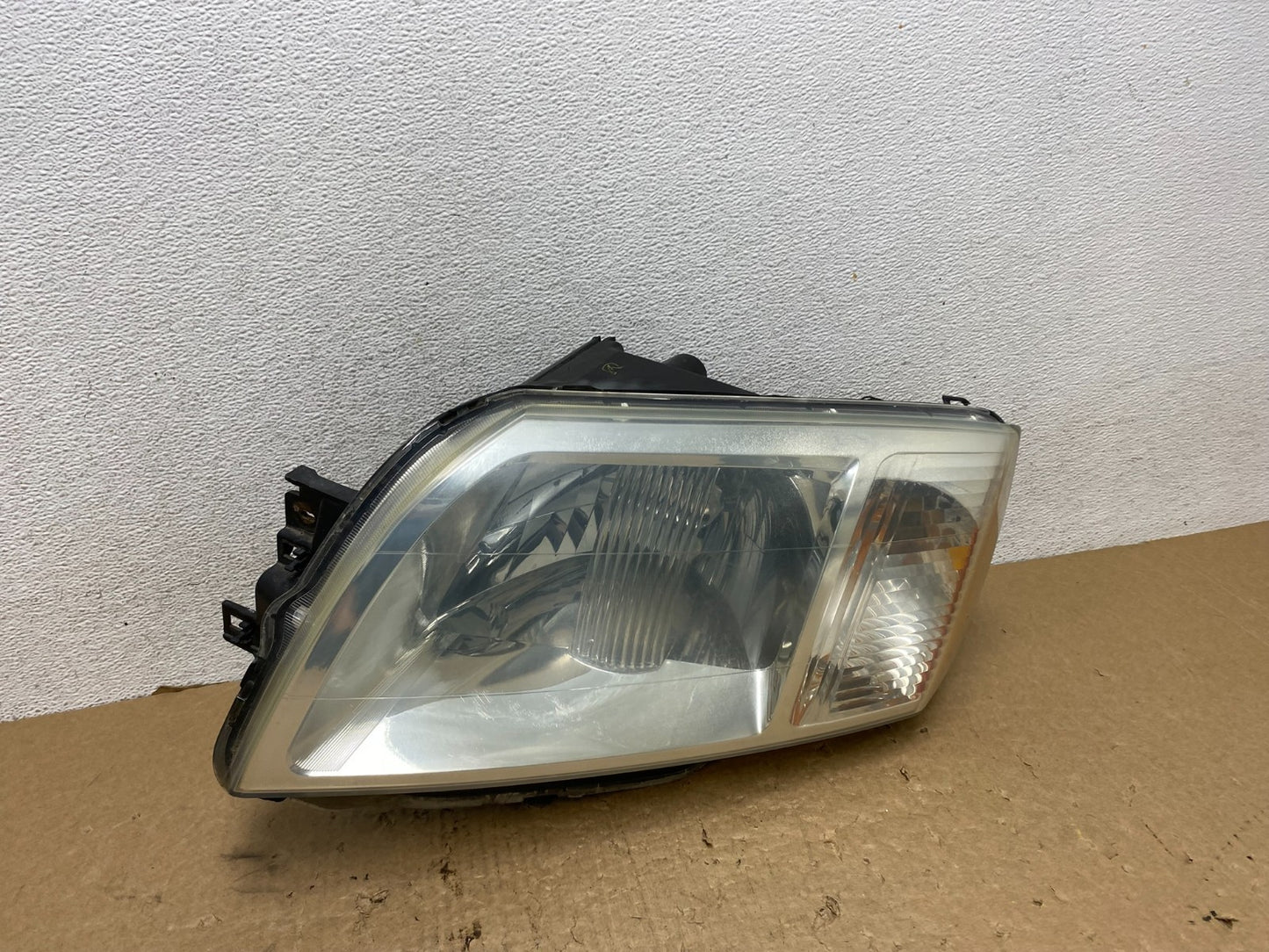 2004 - 2008 Mitsubishi Endeavor Headlight Left Driver Lh Side AF8141 DW0