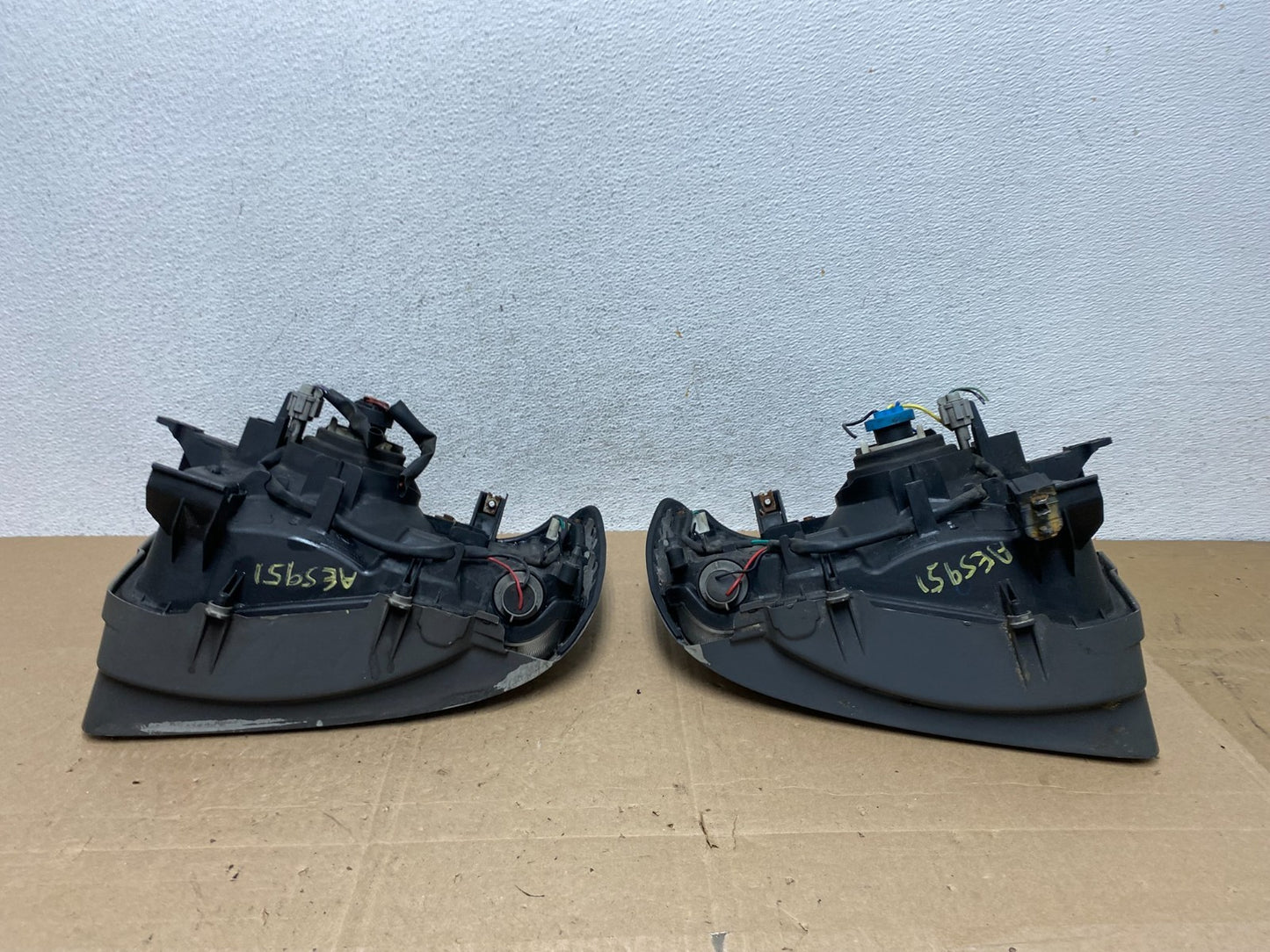2002 2003 2004 Nissan Xterra Left+Right Side Headlights AE5951 DW8