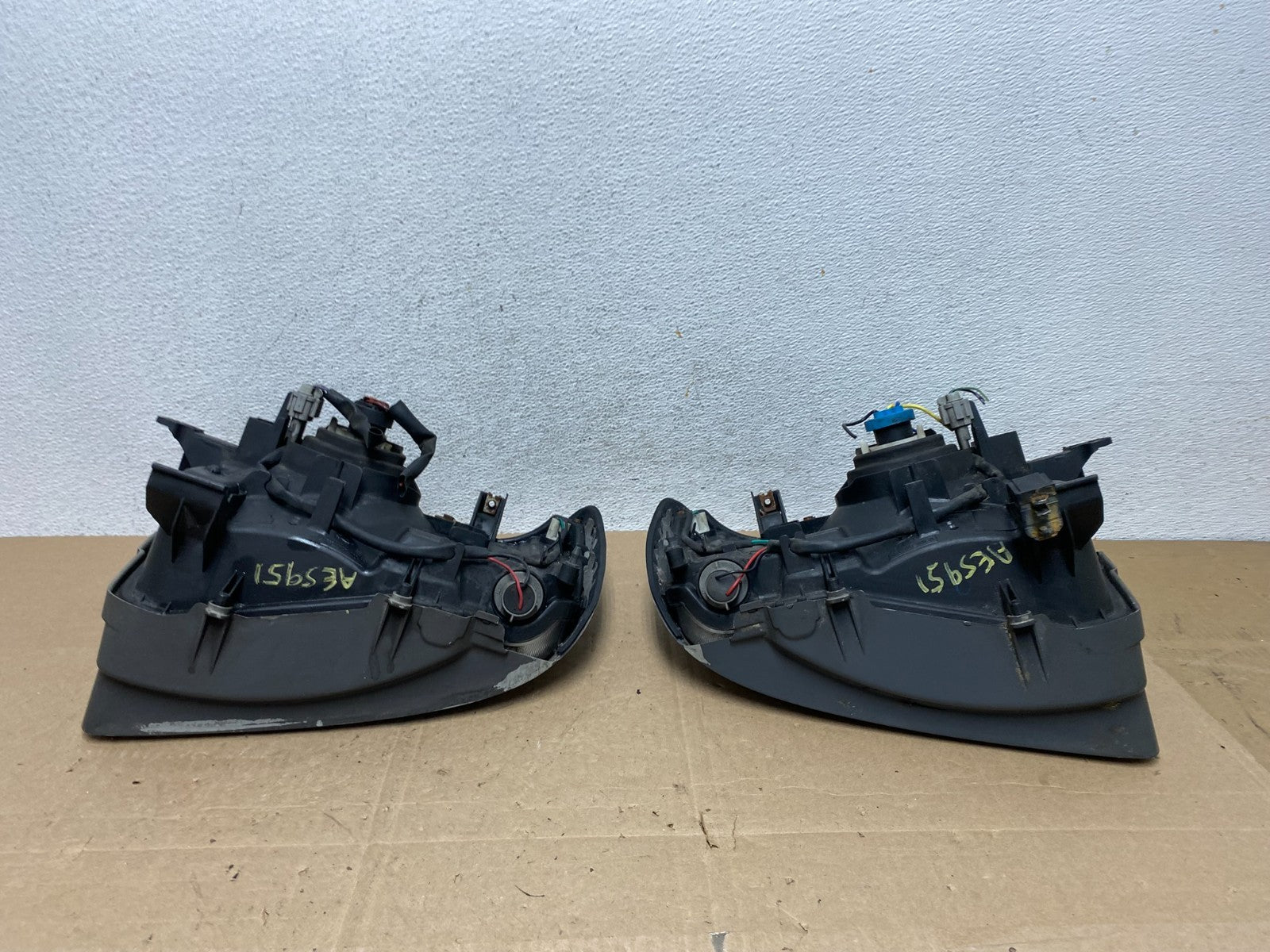 2002 2003 2004 Nissan Xterra Left+Right Side Headlights AE5951 DW8