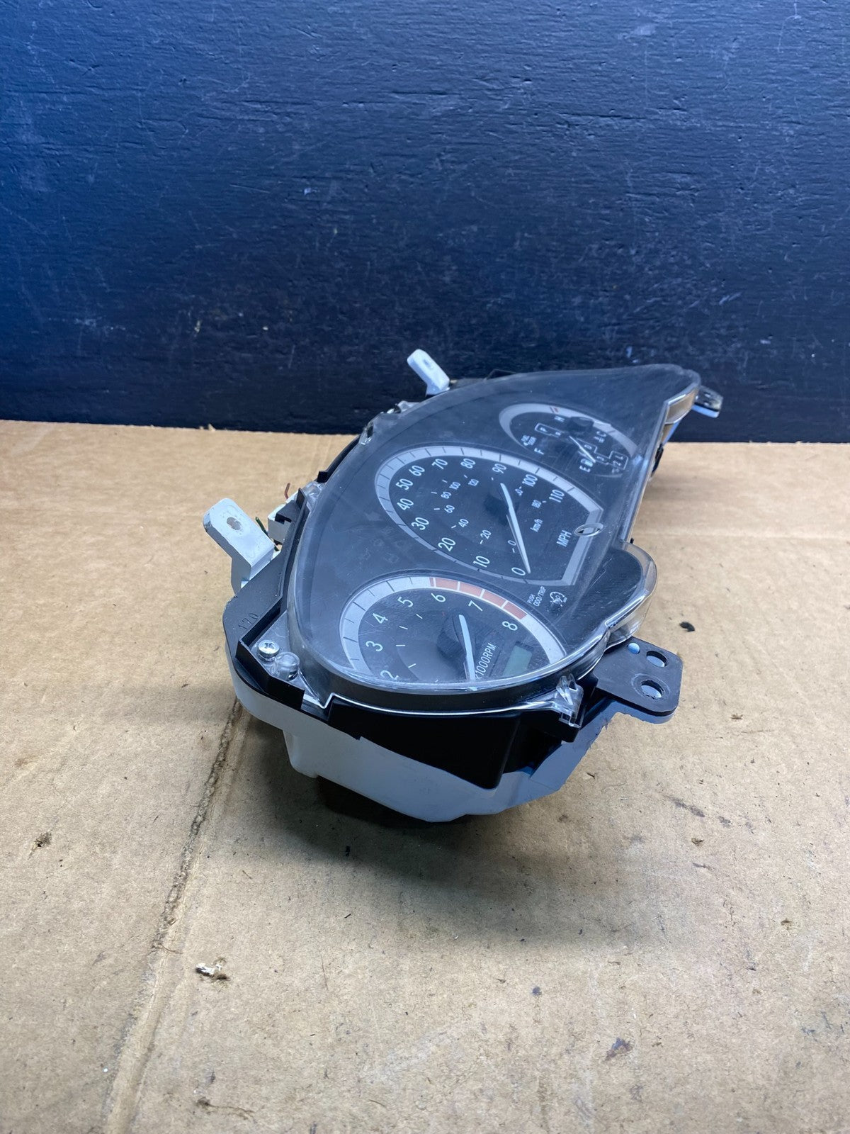 2004 2005 Toyota Sienna Speedometer Cluster Gauge AD4840 DG1