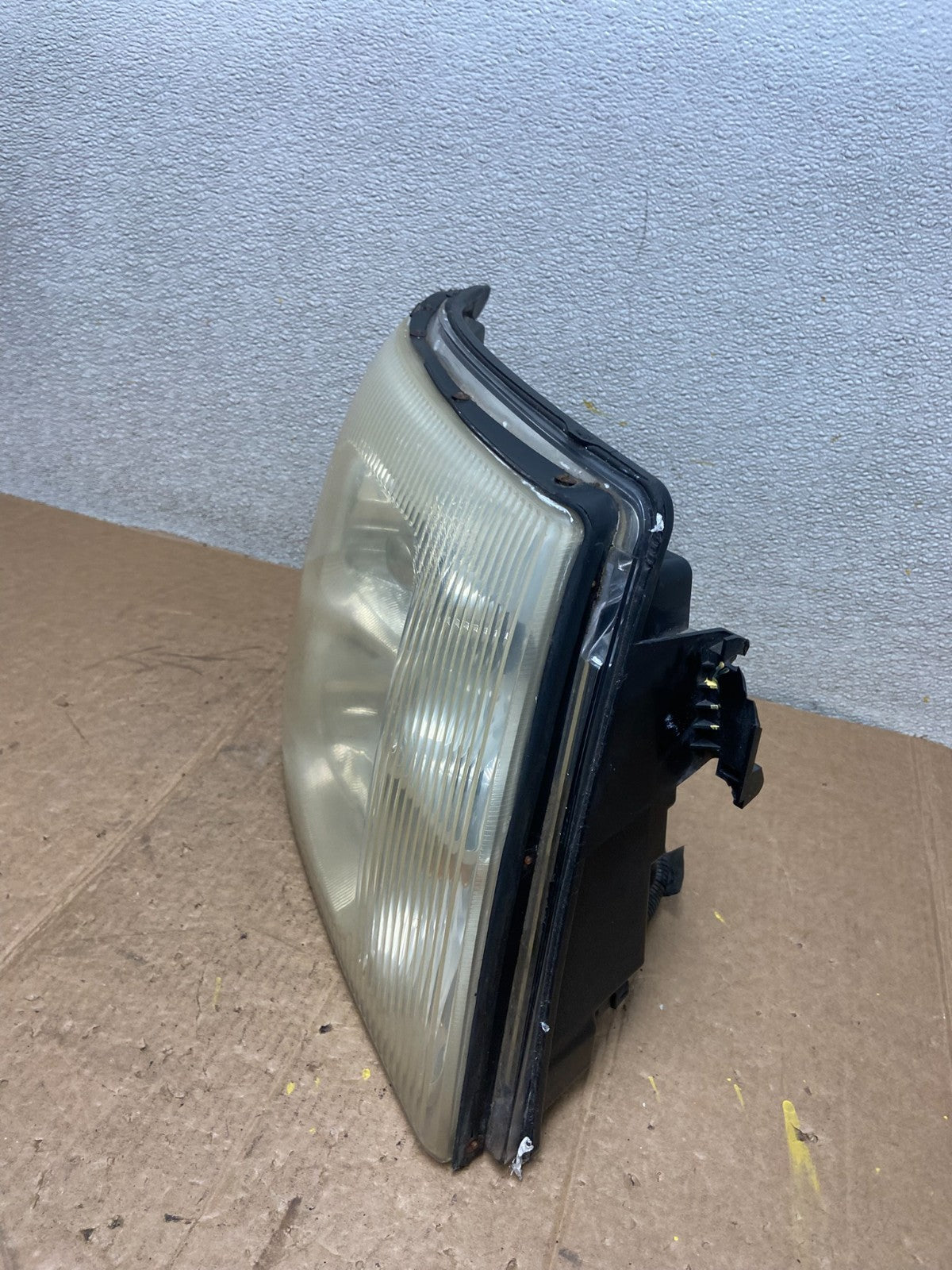 2002-2006 Cadillac Escalade Right Passenger Side Xenon HID Headlight Oem AA16471