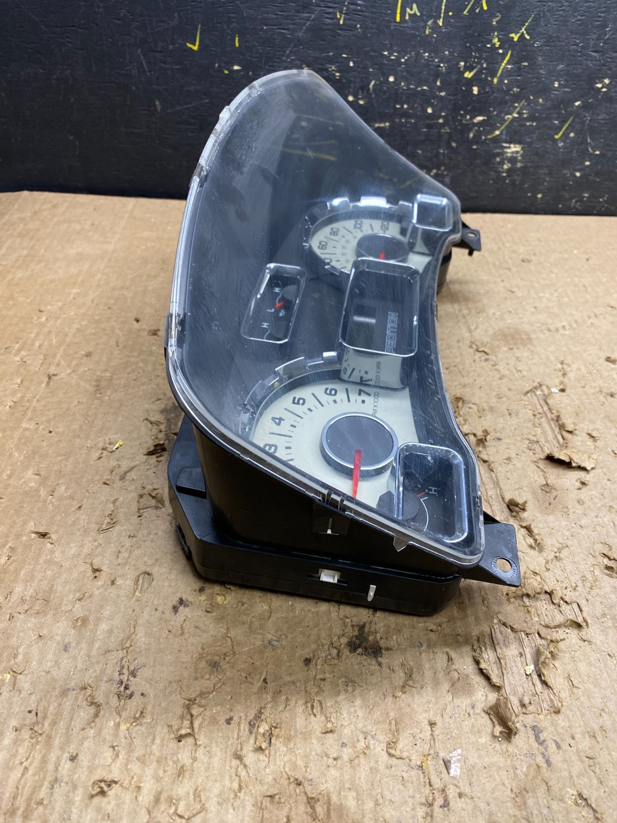 2014 Ford  Expedition Speedometer Cluster Gauge OEM z9637 DG2