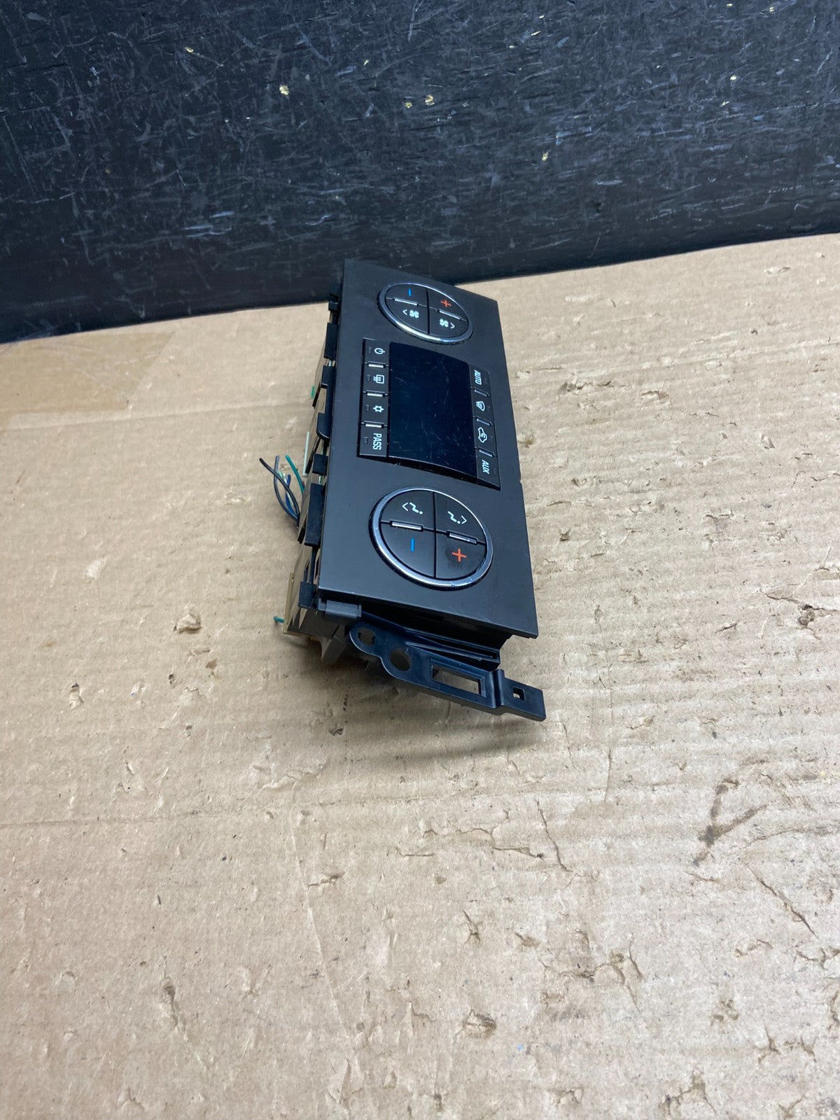 2007 to 2009 GMC Yukon Chevrolet Tahoe Climate Control A/C Panel AG8528 DG2