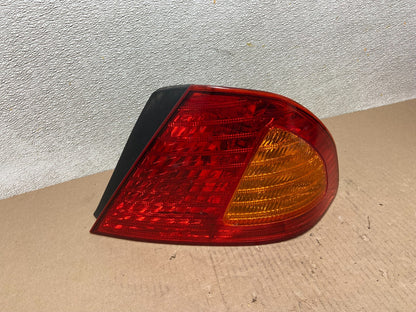 2000 2001 2002 Toyota Avalon Right Passenger Rh Side Tail Light OEM AB5920 LK0