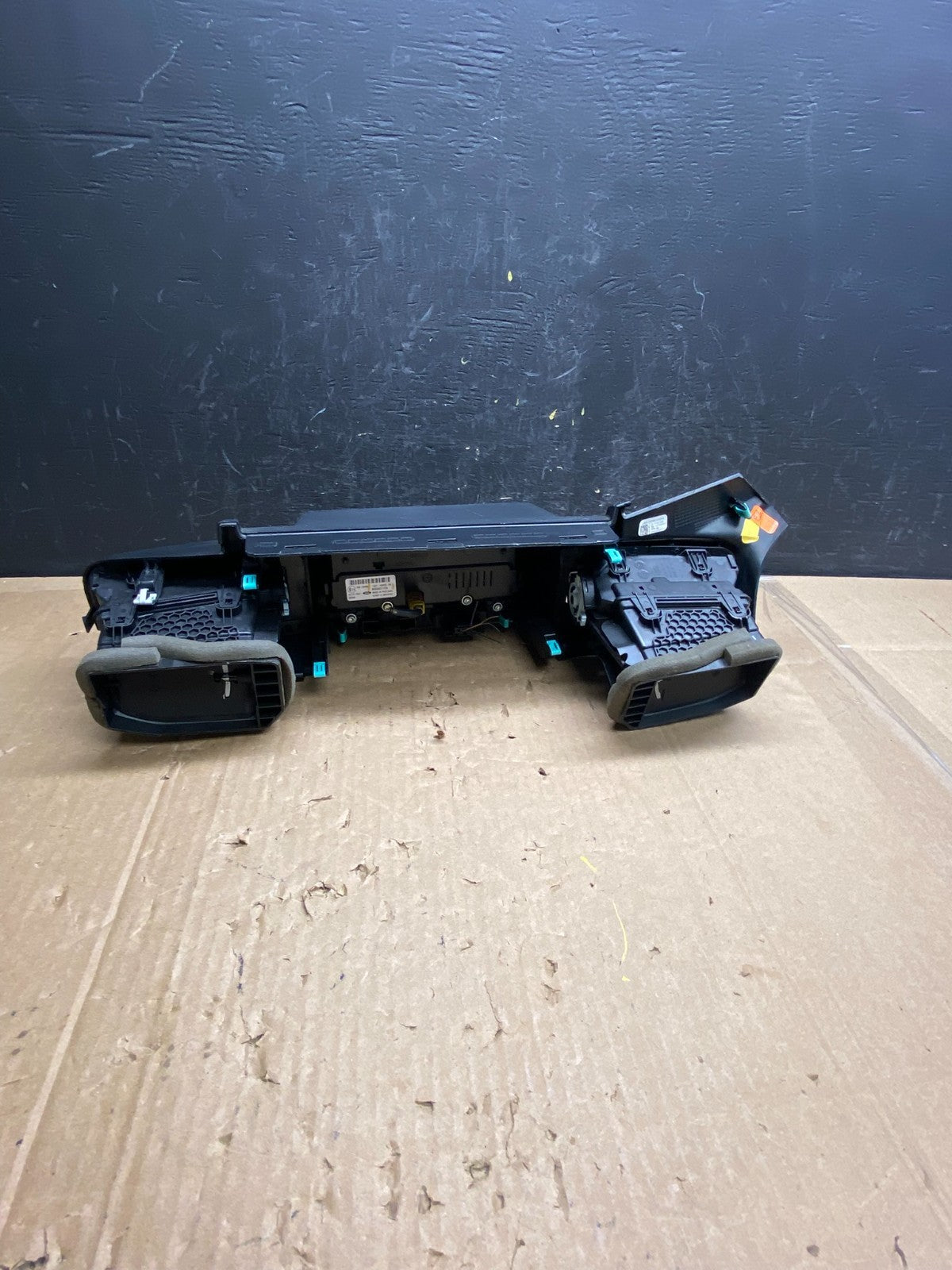 2020 to 2023 Ford Explorer Console Radio Display Screen Air Vents ad2216 DG3