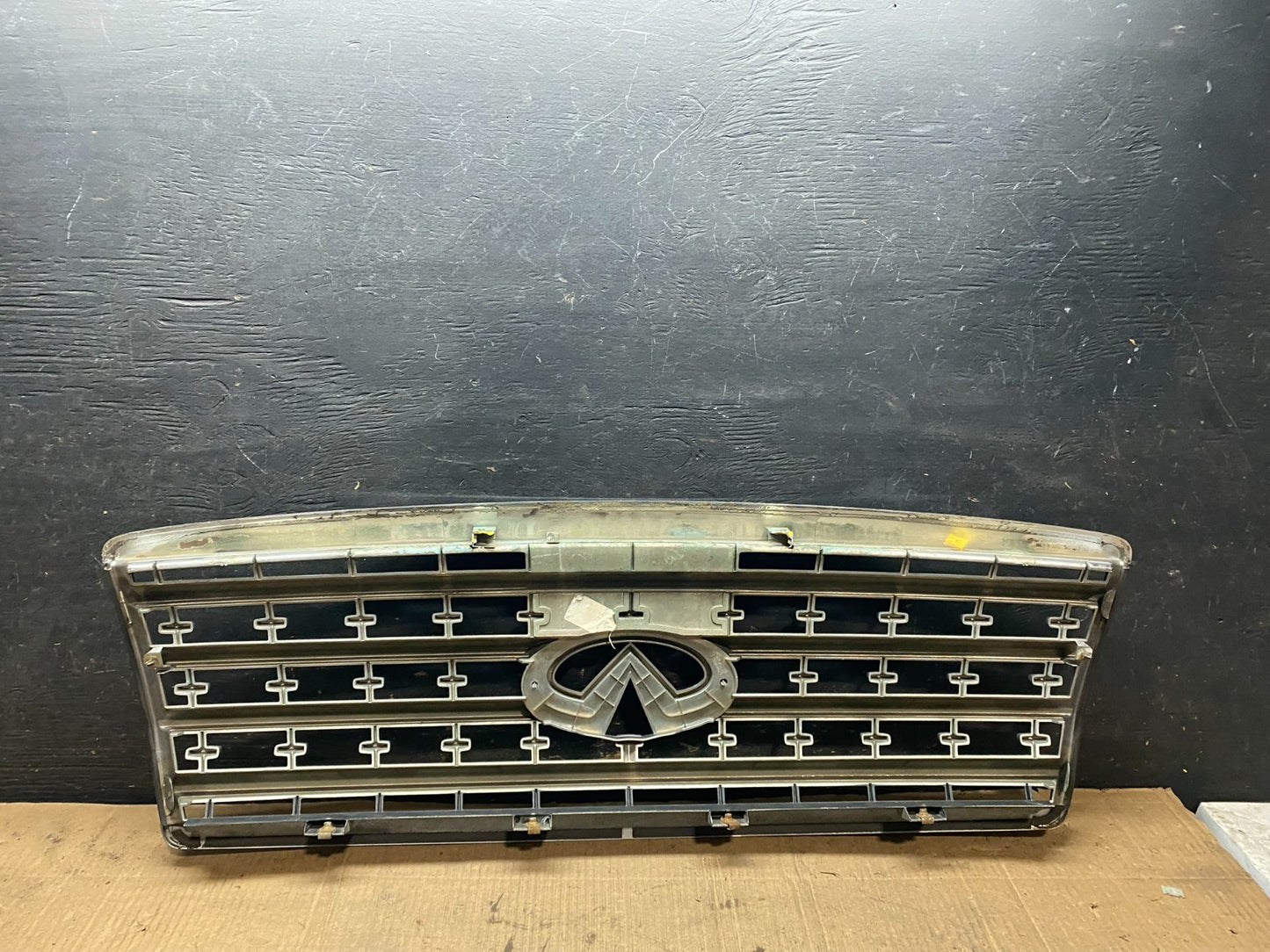 2008 to 2010 Infiniti QX56 Front Upper Chrome Grill Grille T4125 DG6
