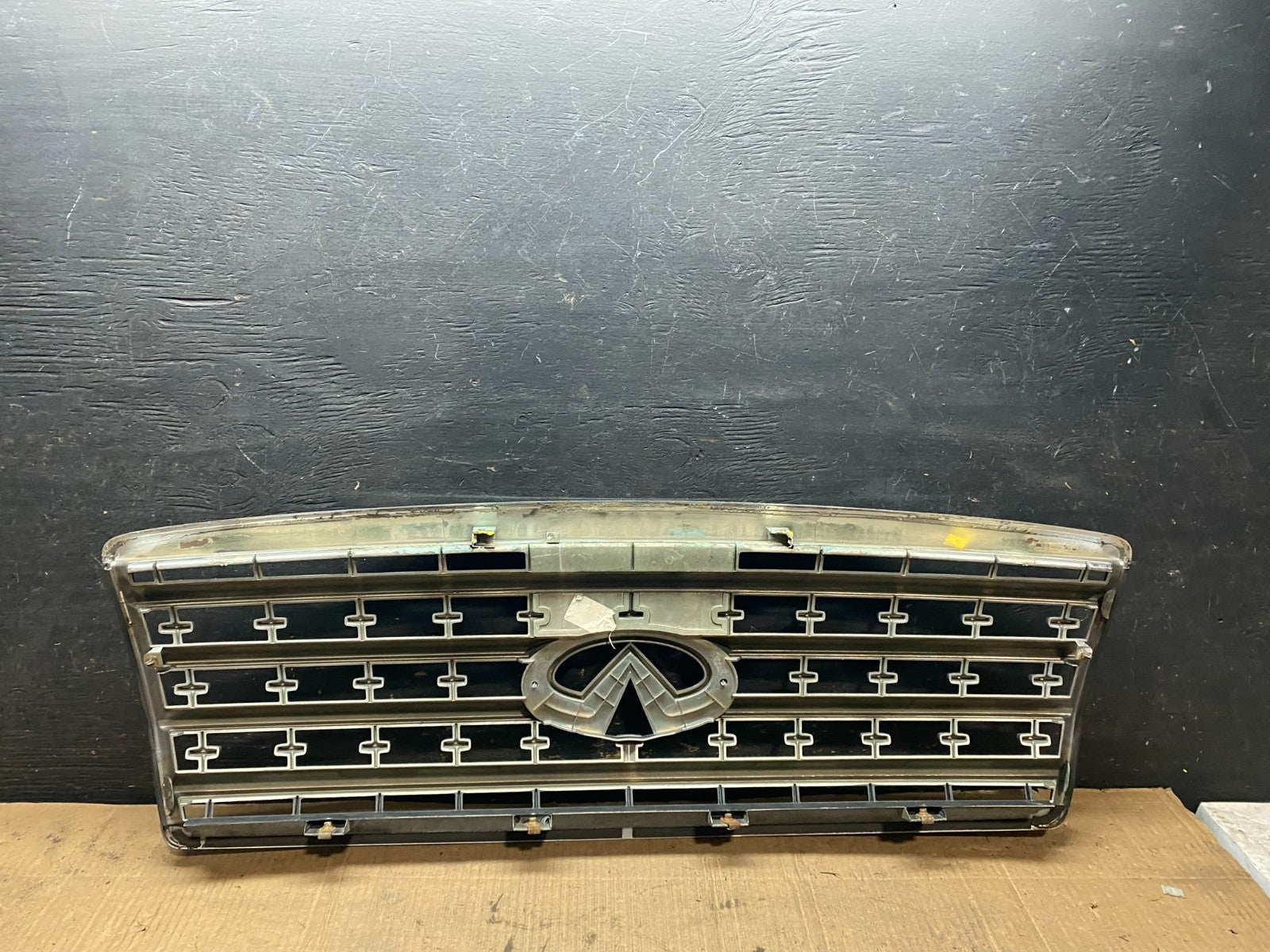 2008 to 2010 Infiniti QX56 Front Upper Chrome Grill Grille T4125 DG6