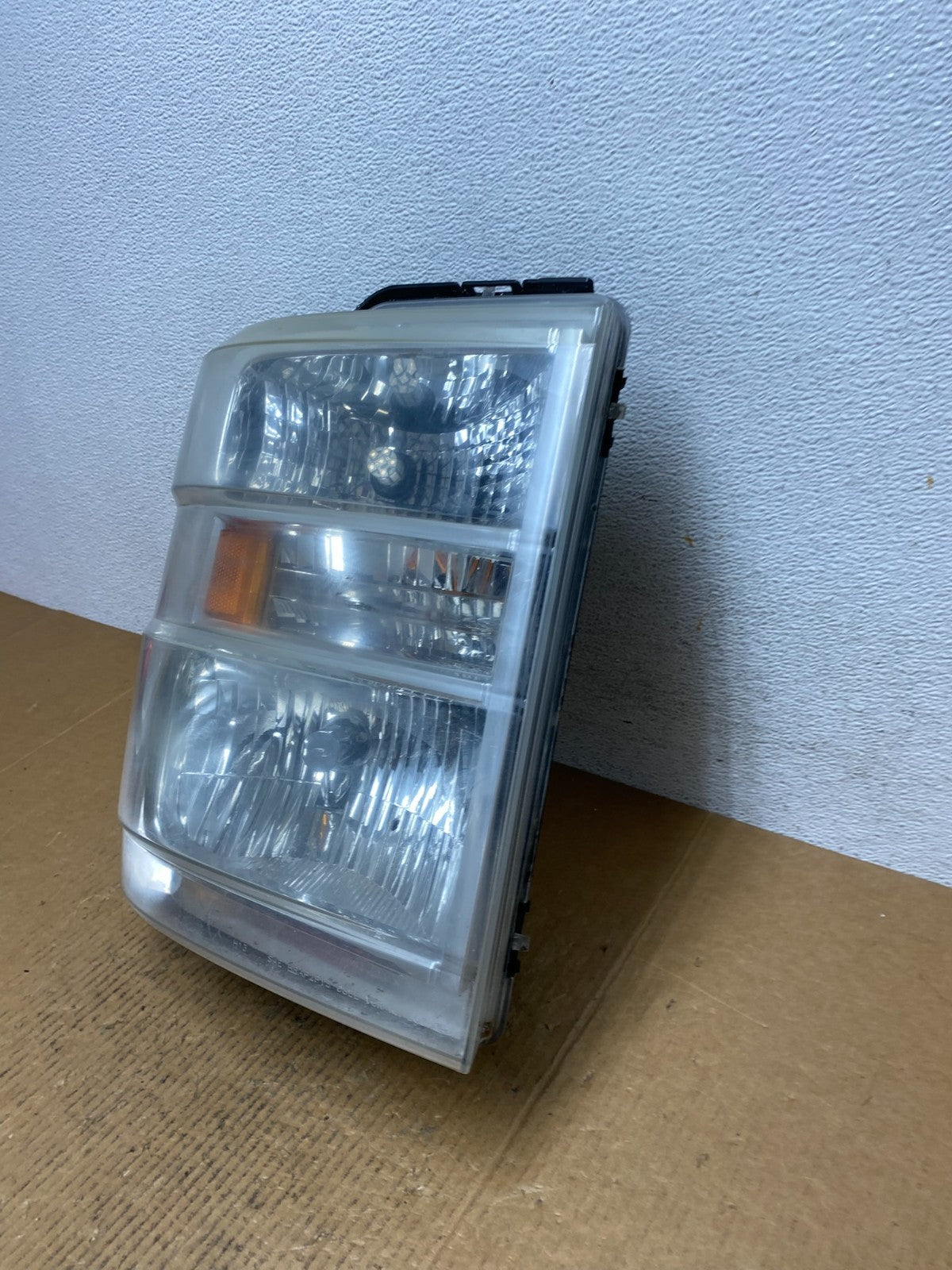 2008-2014 Ford Econoline E150 E250 E350 Right Passenger Headlight AE0307 DW1