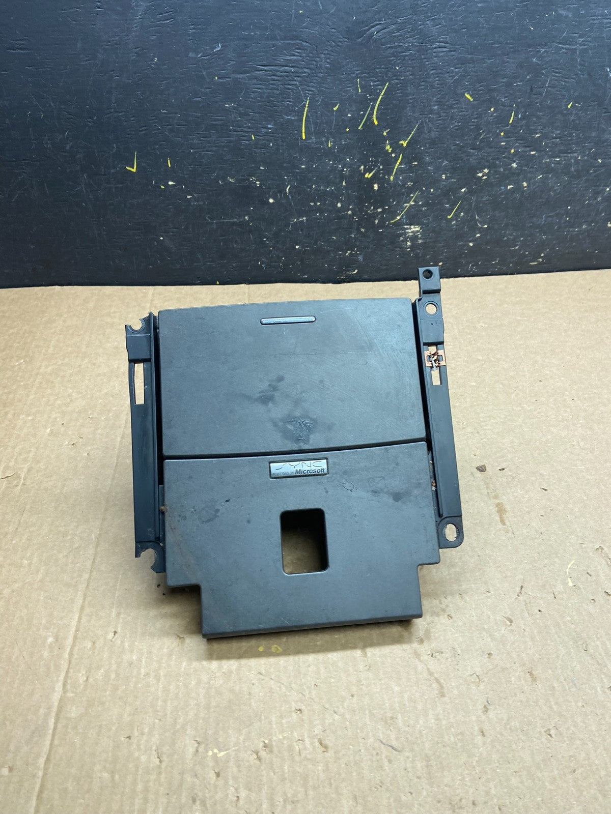 2010-2012 Ford Taurus Center Console Storage Trim Bezel OEM y2060 DG0