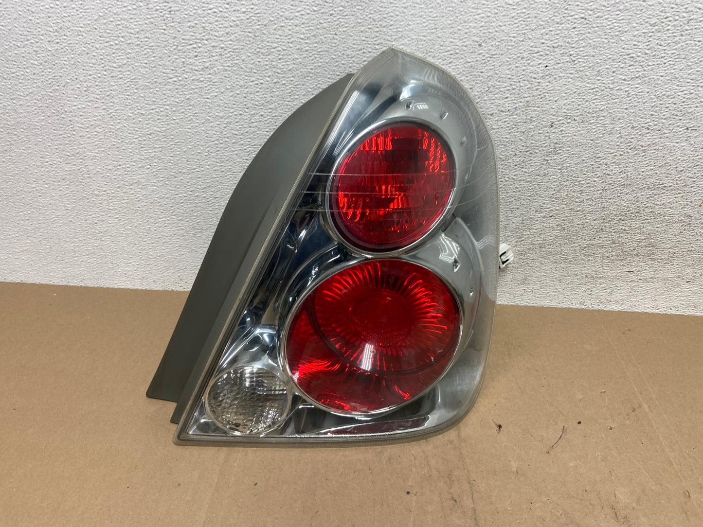 2005 to 2006 Nissan Altima Tail Light Right Passenger RH Side AE6689 LK0