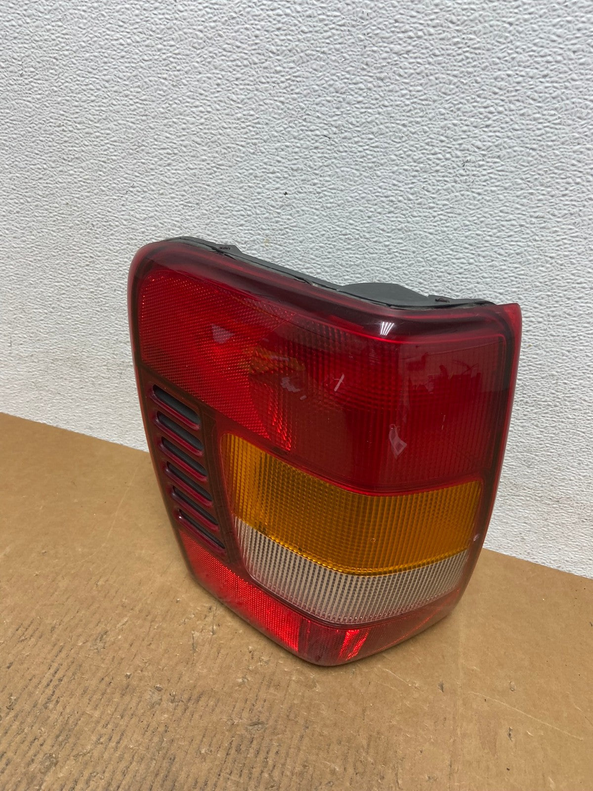 1999 - 2004 Jeep Grand Cherokee WJ Left Driver Lh Tail Light AE0262 LK0