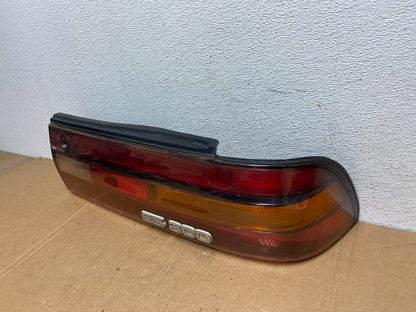 1995 1996 Lexus ES300 Right Passenger RH Side Tail Light ad2717 DG1