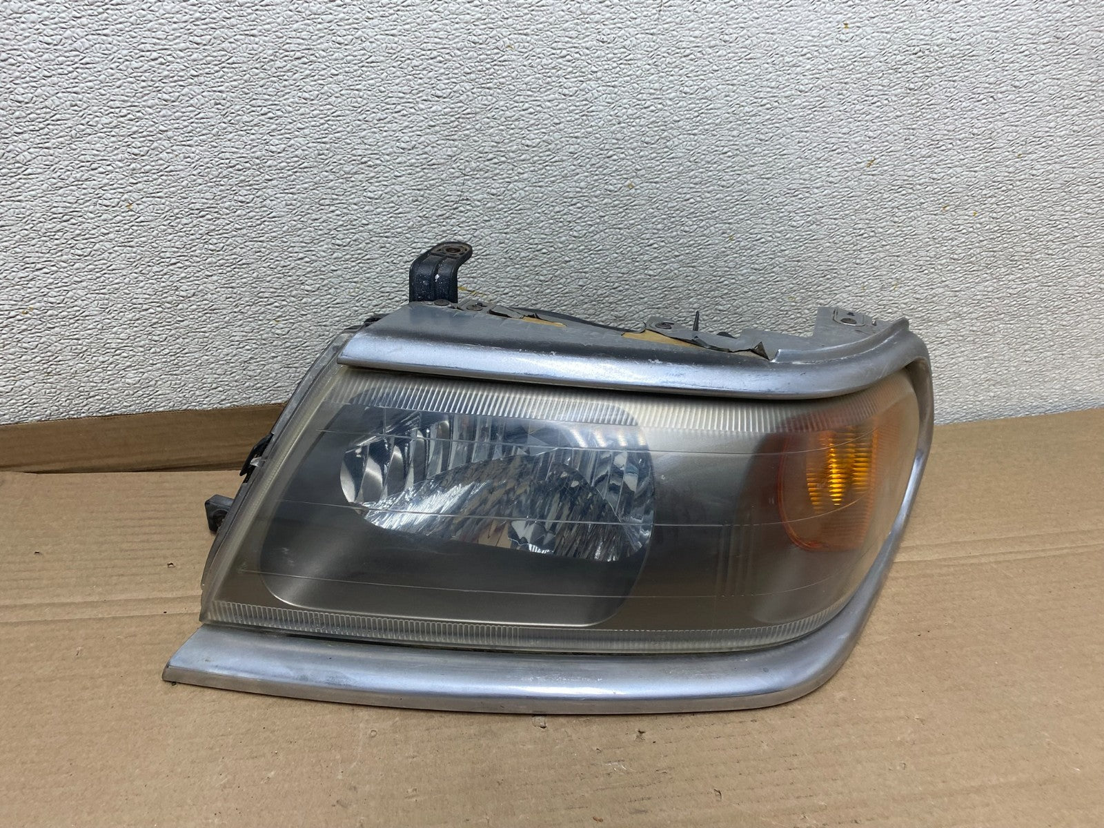 2000 - 2006 Mitsubishi Montero Left Driver Lh Side Headlight Halogen U0741 DW0