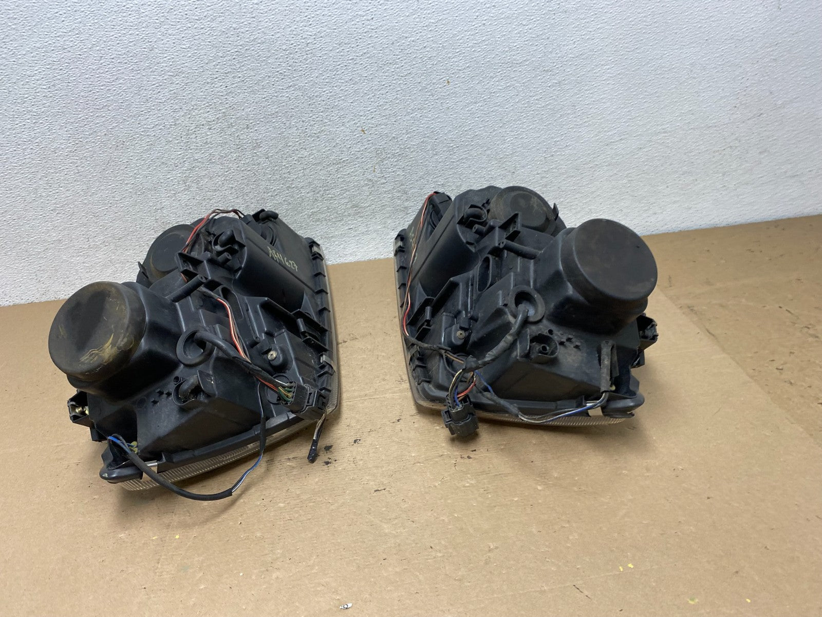 2004 to 2006 Chrysler Pacifica Headlights Left+Right Halogen AF4627 DW9