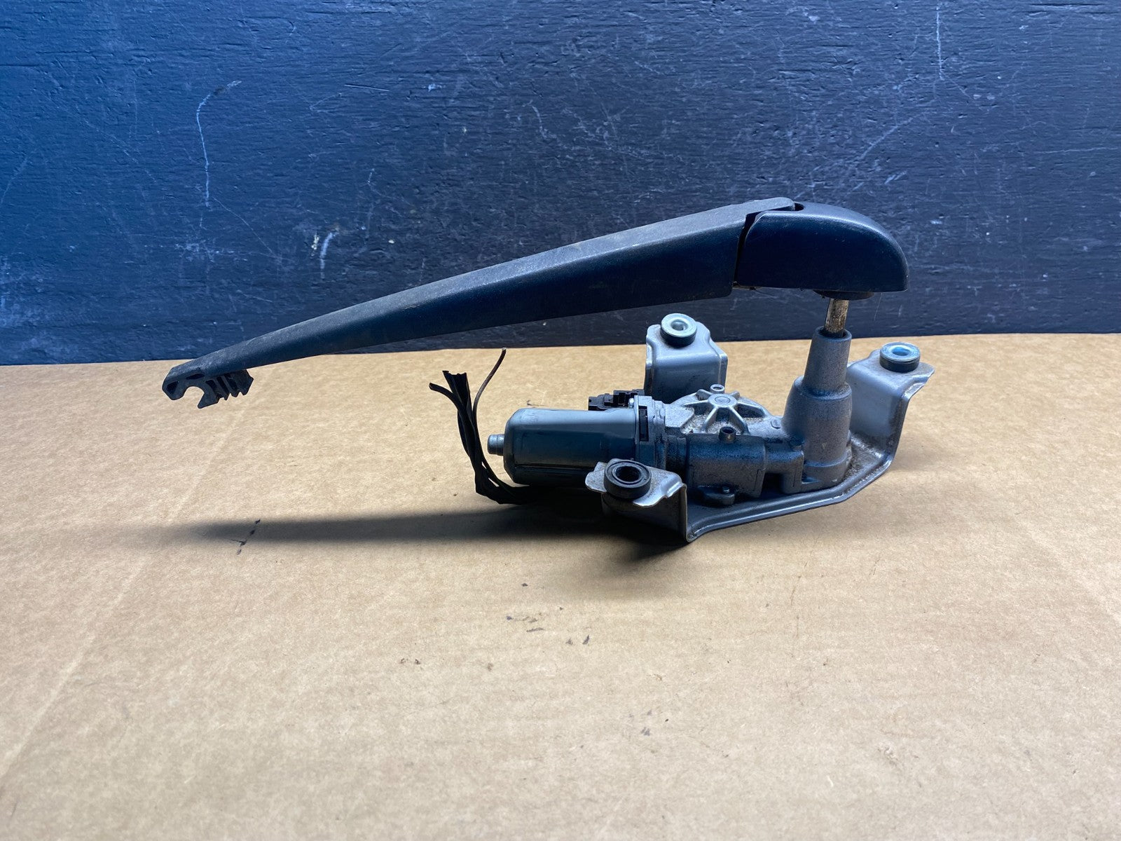 2014-2021 Dodge Durango Tailgate Back Door Rear Wiper Motor Wiper AD7467 DG3