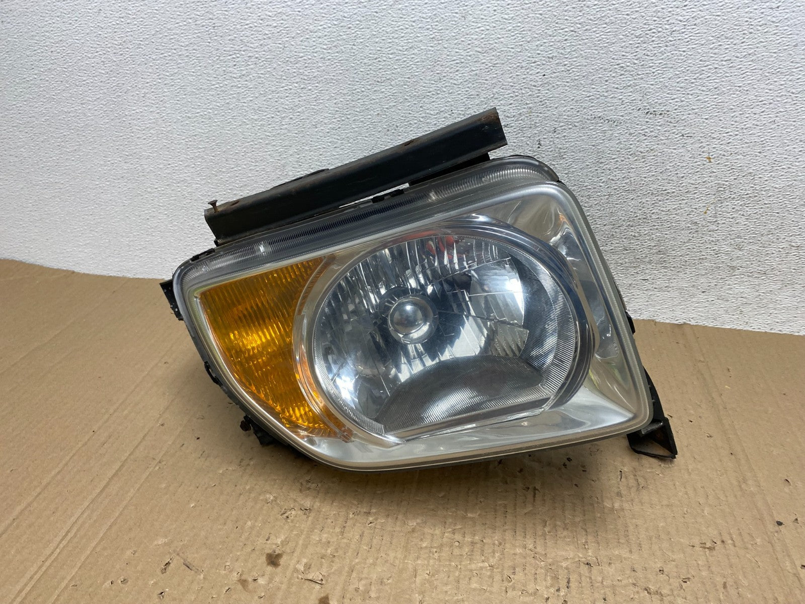 2003 to 2006 Honda Element Right Passenger Rh Side Headlight AE9038 DW0