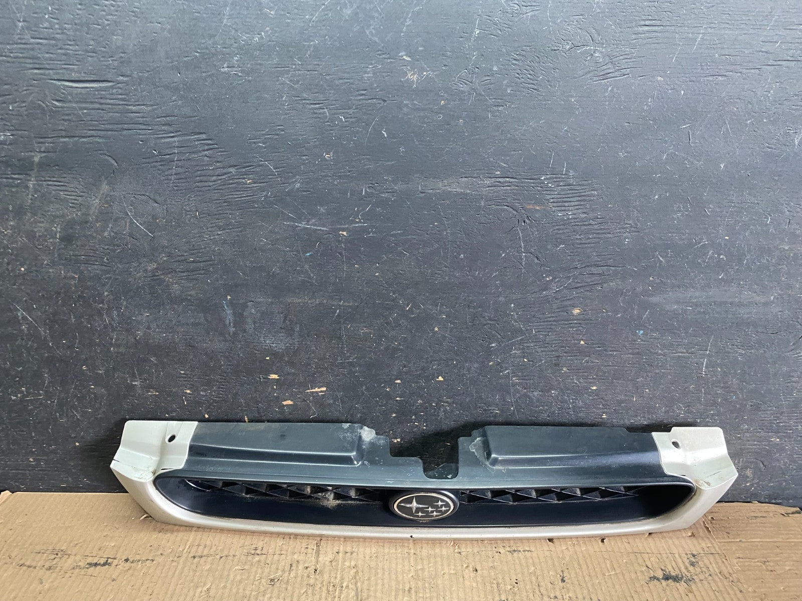 1996 Subaru Impreza Front Upper Grille Grill Q3383 DG0