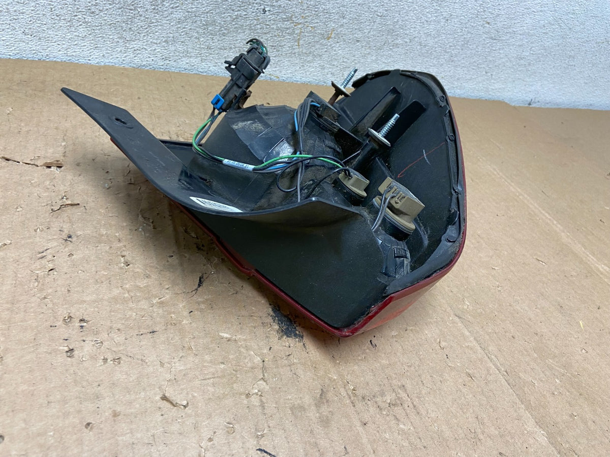 2004 to 2008 Chevrolet Malibu Right Passenger Side Tail Light AI9027 LK4