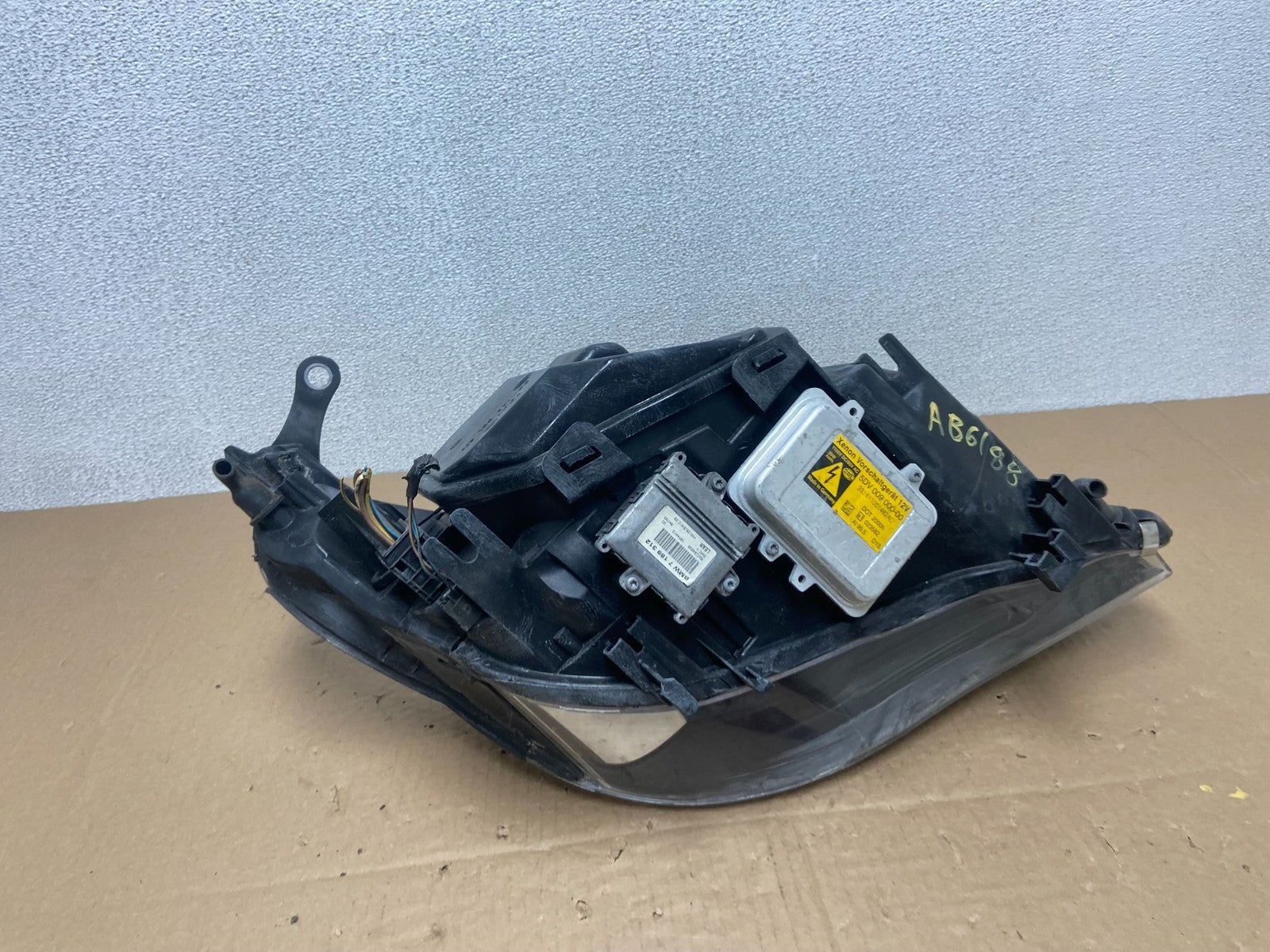 2004 to 2007 BMW 525i 5 Series Headlight Left LH Xenon AFS AB6188 DW7